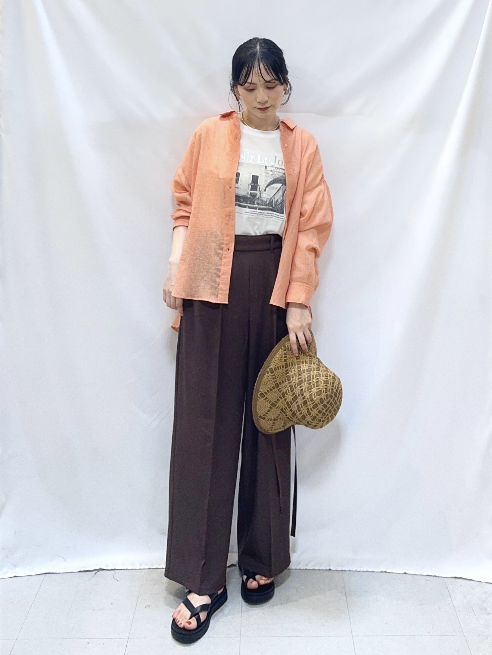 𝐇𝐢𝐫𝐨𝐦𝐢さんの「SHOO･LA･RUE｜【体型カバー】ふんわり質感 やわらかこなれシアーシャツ」を使ったコーディネート
