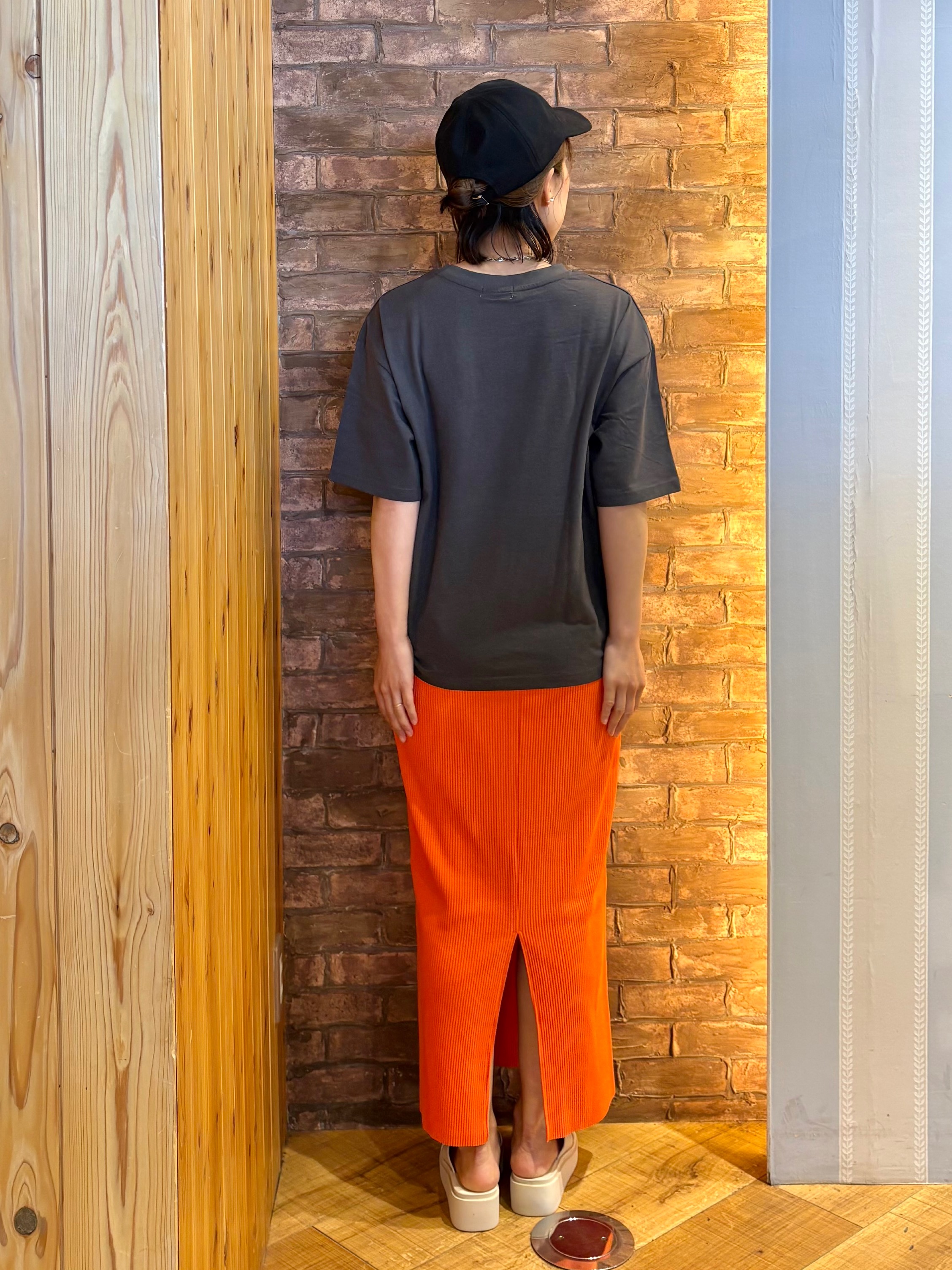 mieさんの「SHOO･LA･RUE｜【綿100%/S-LL/プチプラ】ゆるシルエット シンプルTシャツ」を使ったコーディネート