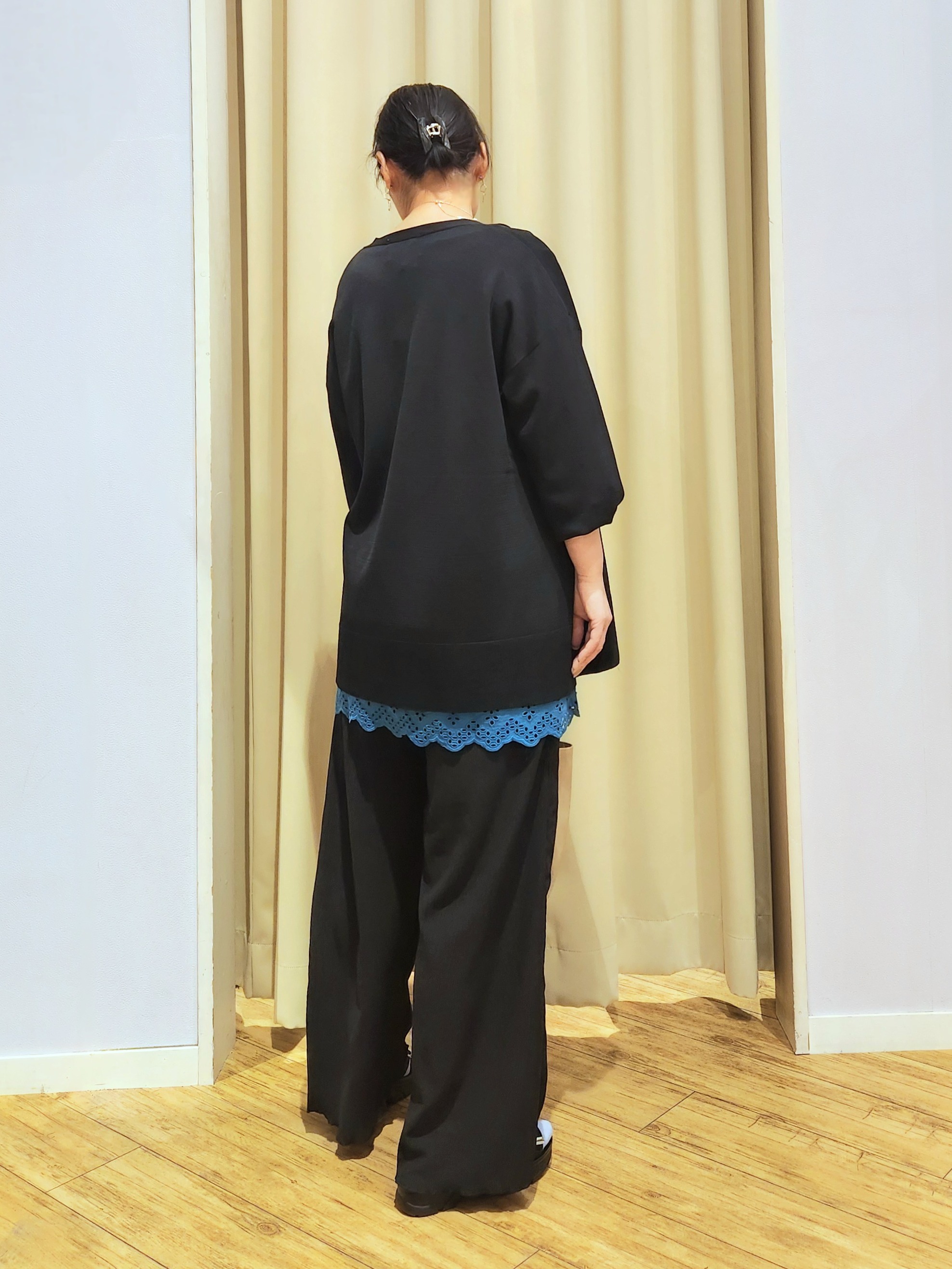 くまさんの「SHOO･LA･RUE｜【洗濯機可/ひんやり/UV】さらっとしたタッチが心地よい ミドルカーディガン」を使ったコーディネート