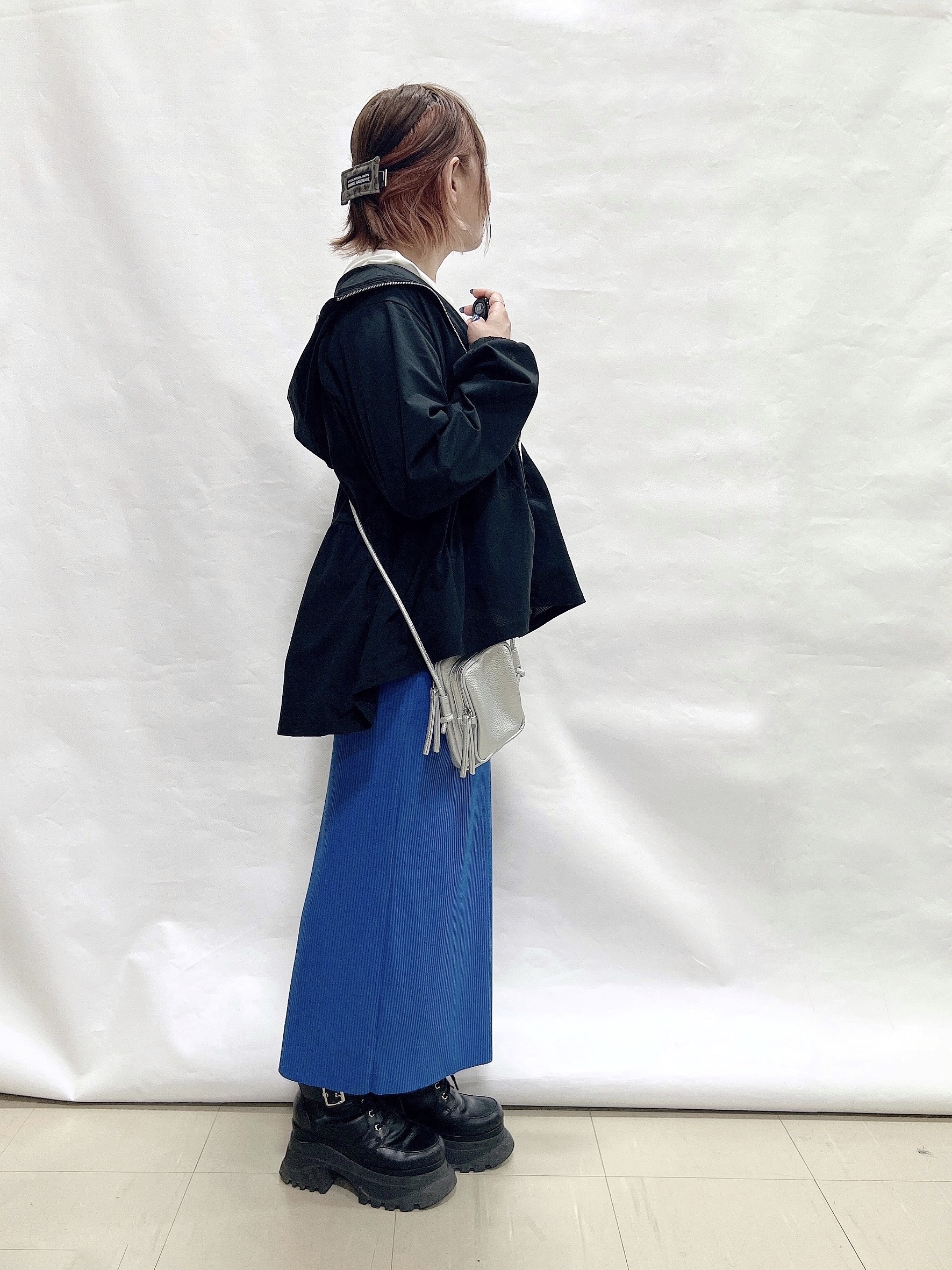 YUIさんの「SHOO･LA･RUE｜【ひんやり/S-LL/体型カバー】ペプラムフリルとゴールドパーツが女性らしい UVパーカ」を使ったコーディネート