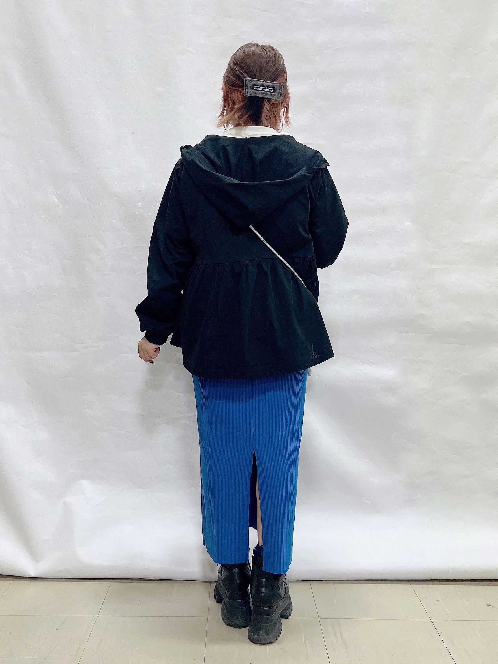 YUIさんの「SHOO･LA･RUE｜【ひんやり/S-LL/体型カバー】ペプラムフリルとゴールドパーツが女性らしい UVパーカ」を使ったコーディネート