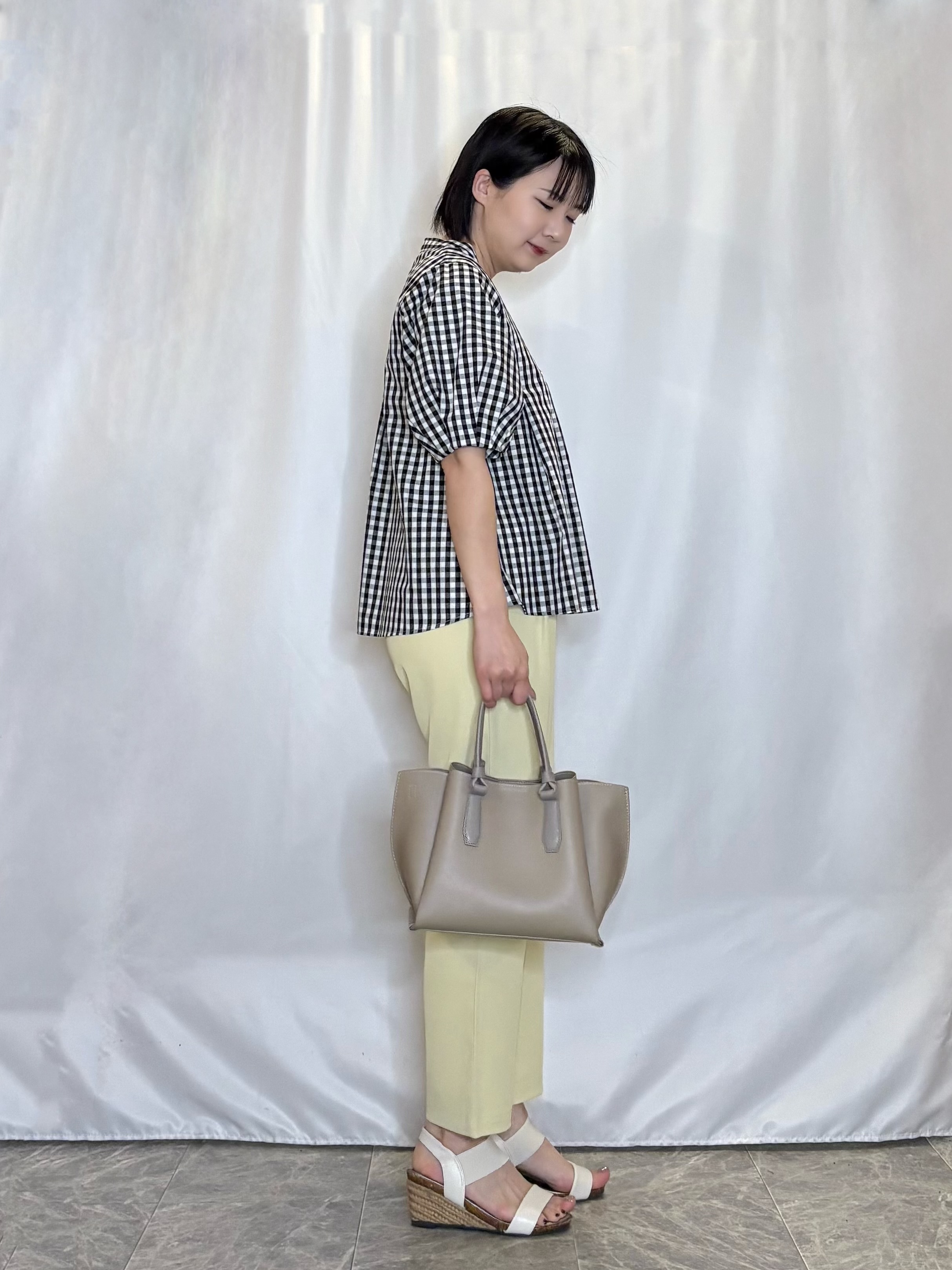ネリさんの「SHOO･LA･RUE｜【高レビュー/洗濯後しわになりにくい/インせず着られる】自然に体型カバー 麻調ペプラムブラウス」を使ったコーディネート