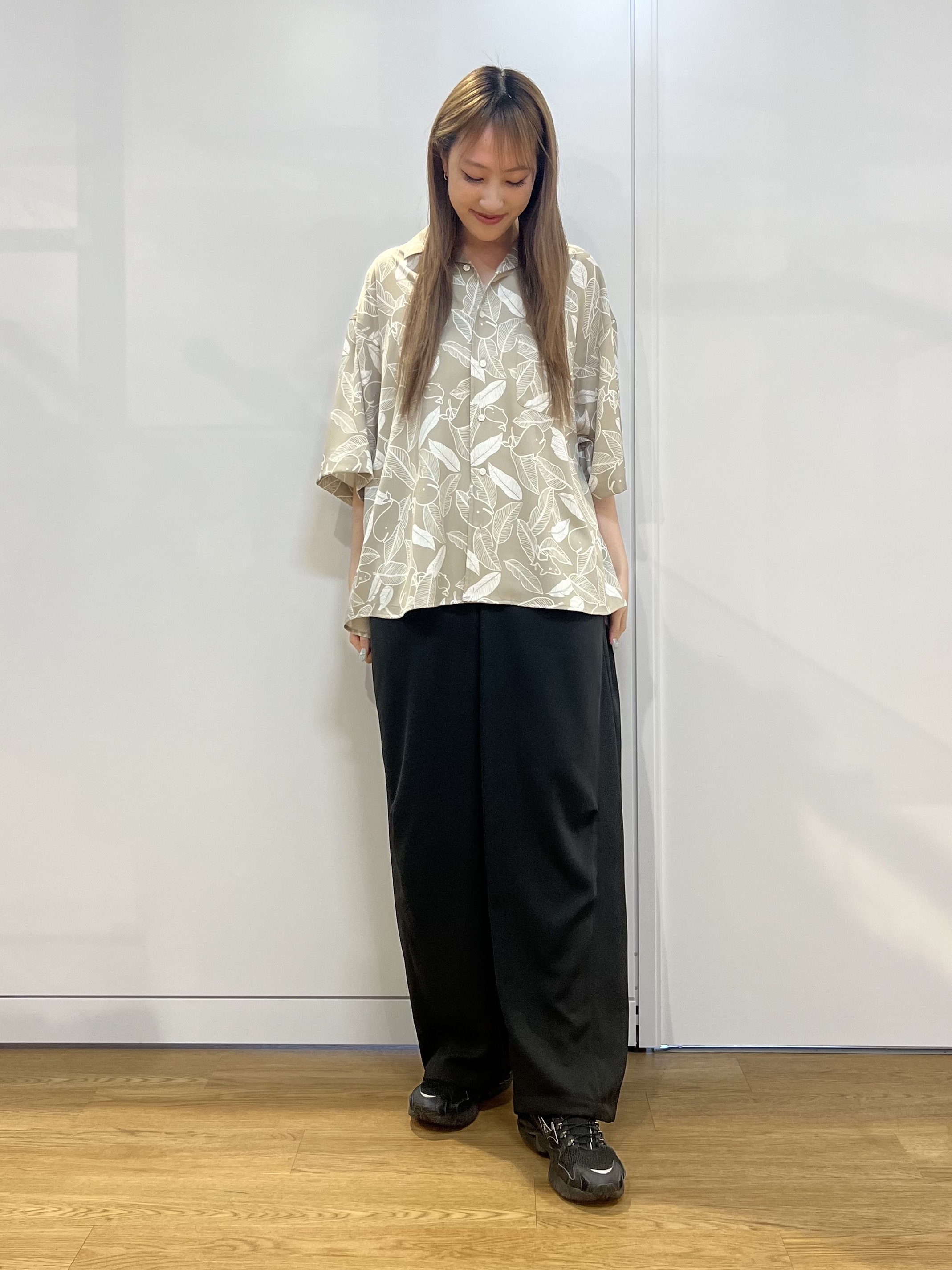mさんの「tk.TAKEO KIKUCHI｜梨地クジラシャツ」を使ったコーディネート