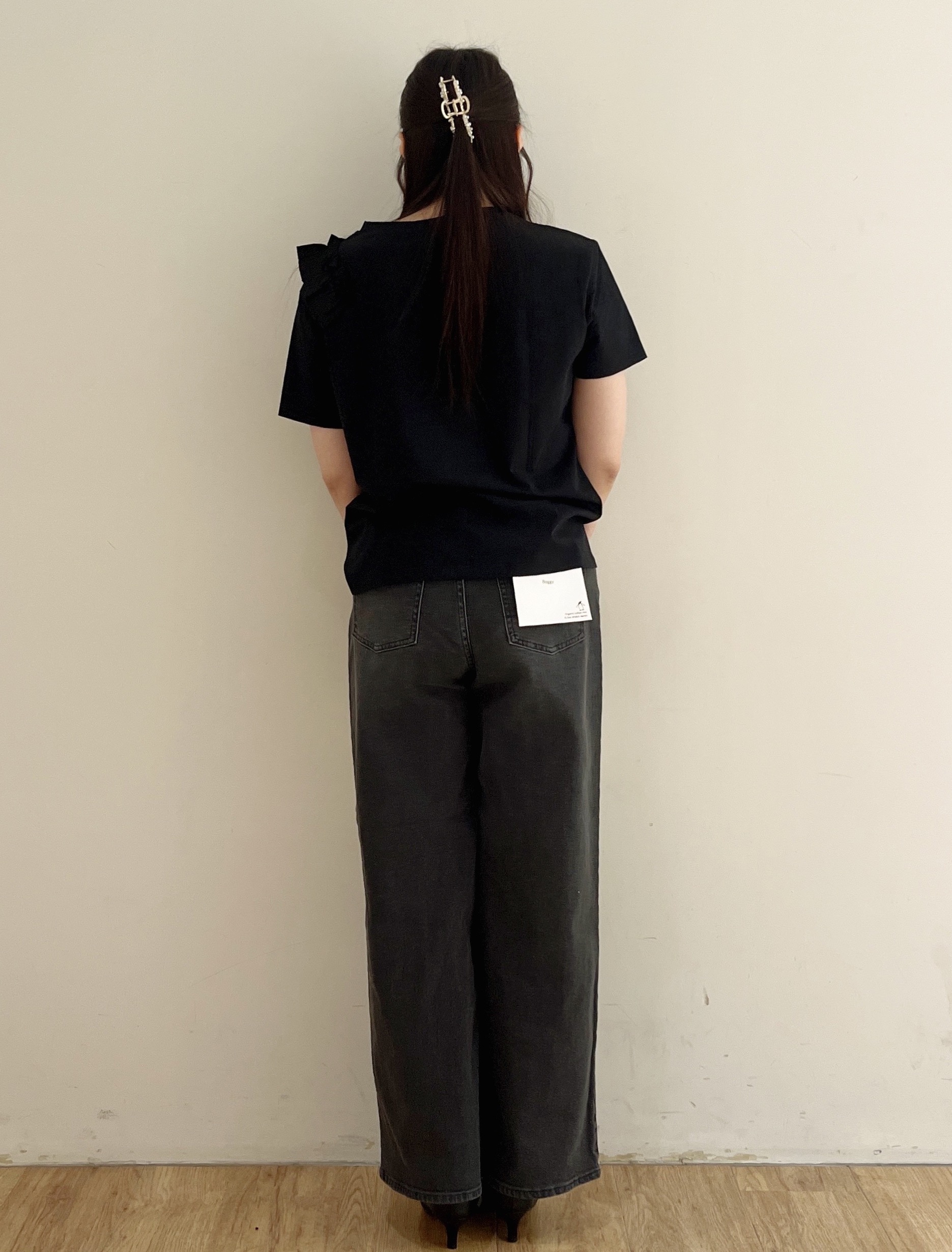 yukikaさんの「OPAQUE.CLIP｜【UV／接触冷感】フリルショルダーカットソー《洗濯機OK》」を使ったコーディネート