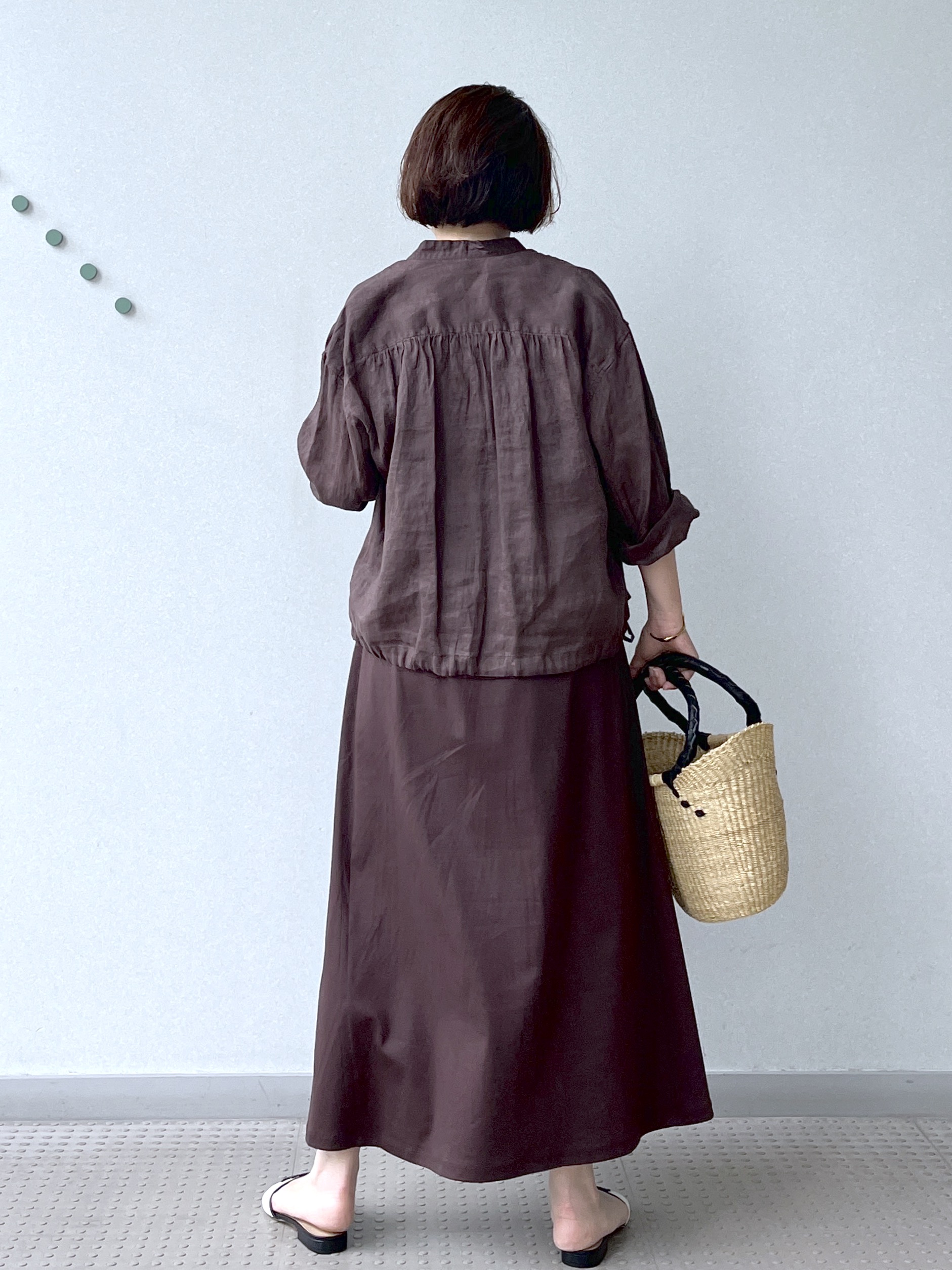 Soeさんの「DRESSTERIOR｜【2WAY/羽織にも】ウォッシャブルリネン ドロストシャツ」を使ったコーディネート