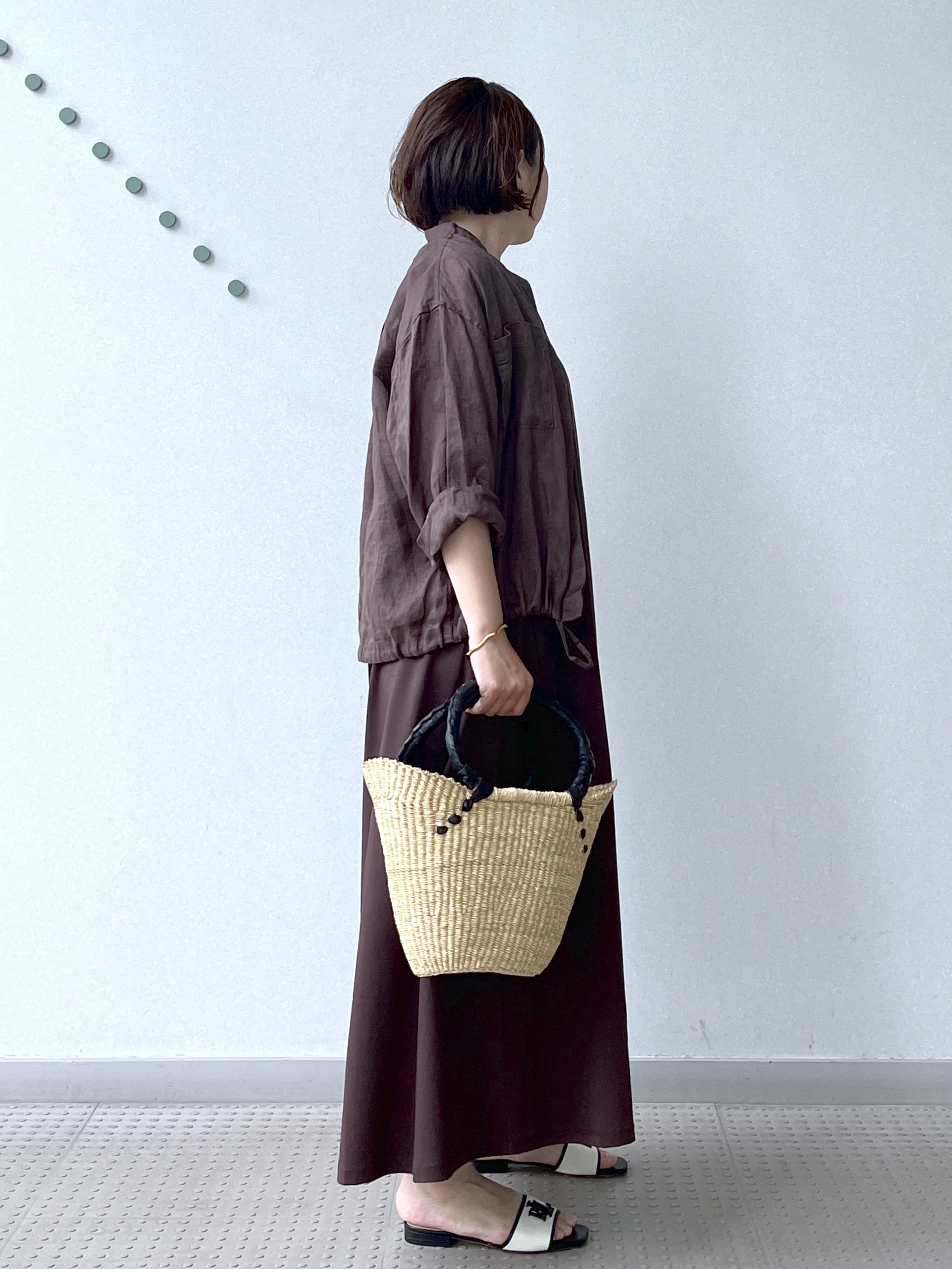 Soeさんの「DRESSTERIOR｜【2WAY/羽織にも】ウォッシャブルリネン ドロストシャツ」を使ったコーディネート