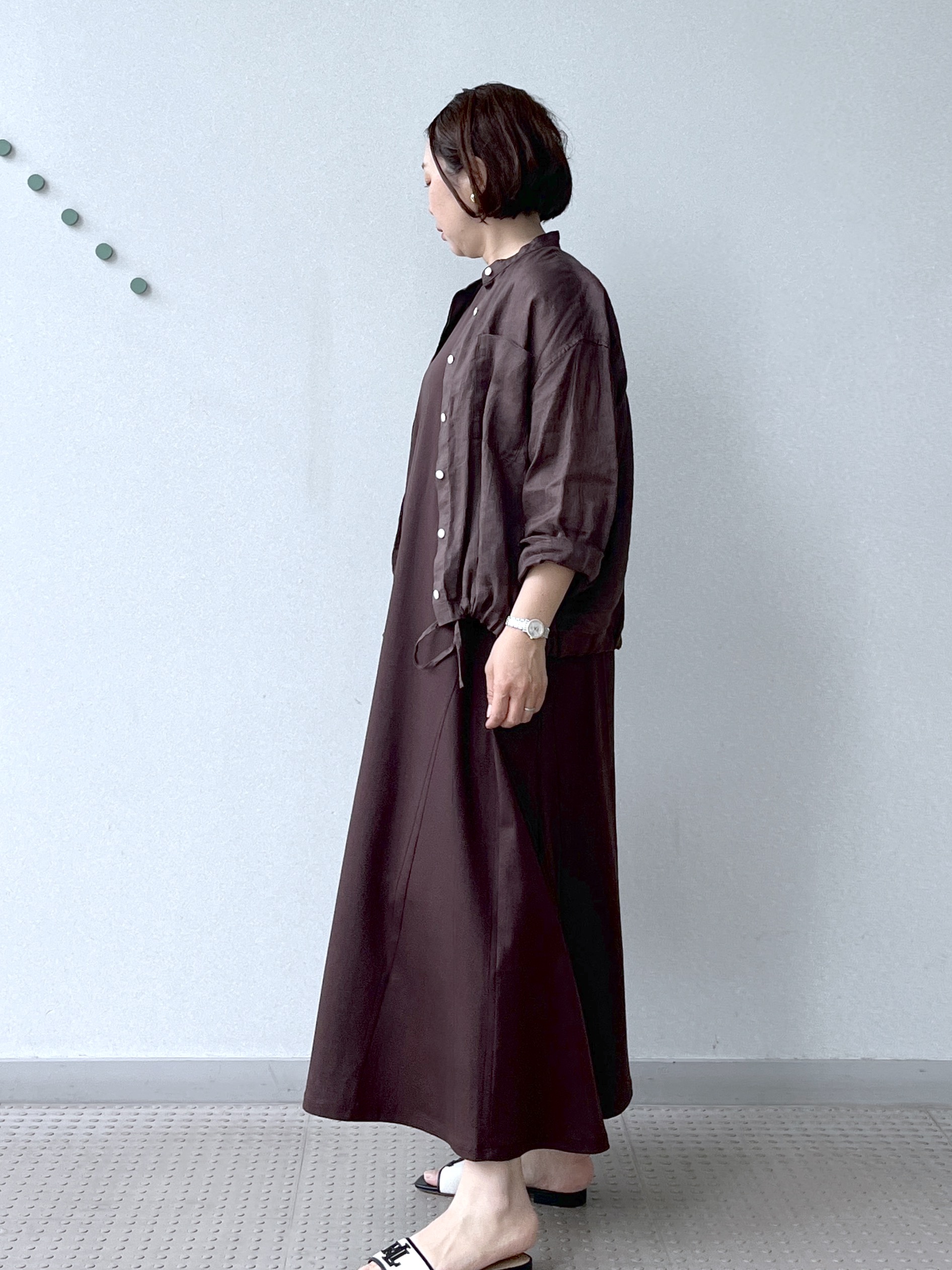 Soeさんの「DRESSTERIOR｜【2WAY/羽織にも】ウォッシャブルリネン ドロストシャツ」を使ったコーディネート