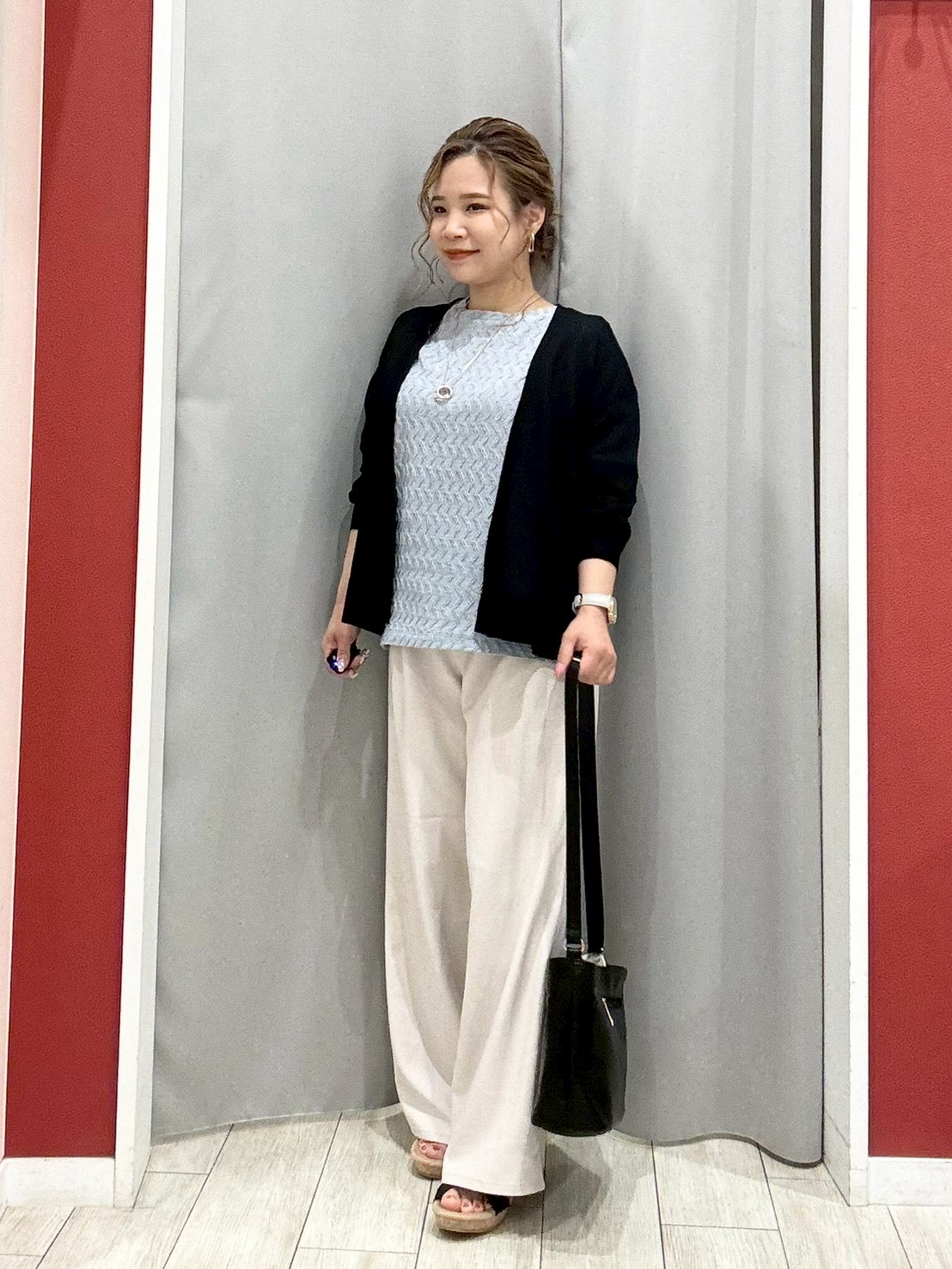 shioさんの「SHOO･LA･RUE｜【ひんやり/洗濯機可/S-LL】オンにもオフにも マルチに使えるボタンレスカーディガン」を使ったコーディネート