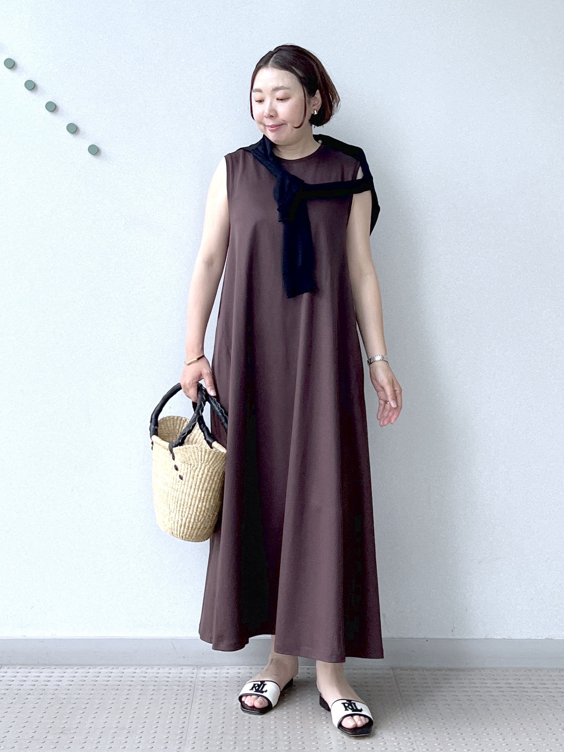 Soeさんの「DRESSTERIOR｜【接触冷感／抗菌防臭／消臭/ウォッシャブル】アイスクリアコットン フレンチスリーブワンピース」を使ったコーディネート