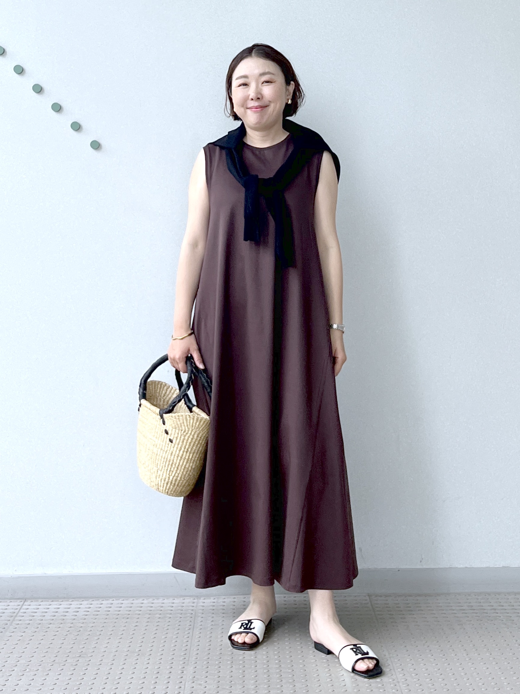 Soeさんの「DRESSTERIOR｜【接触冷感／抗菌防臭／消臭/ウォッシャブル】アイスクリアコットン フレンチスリーブワンピース」を使ったコーディネート