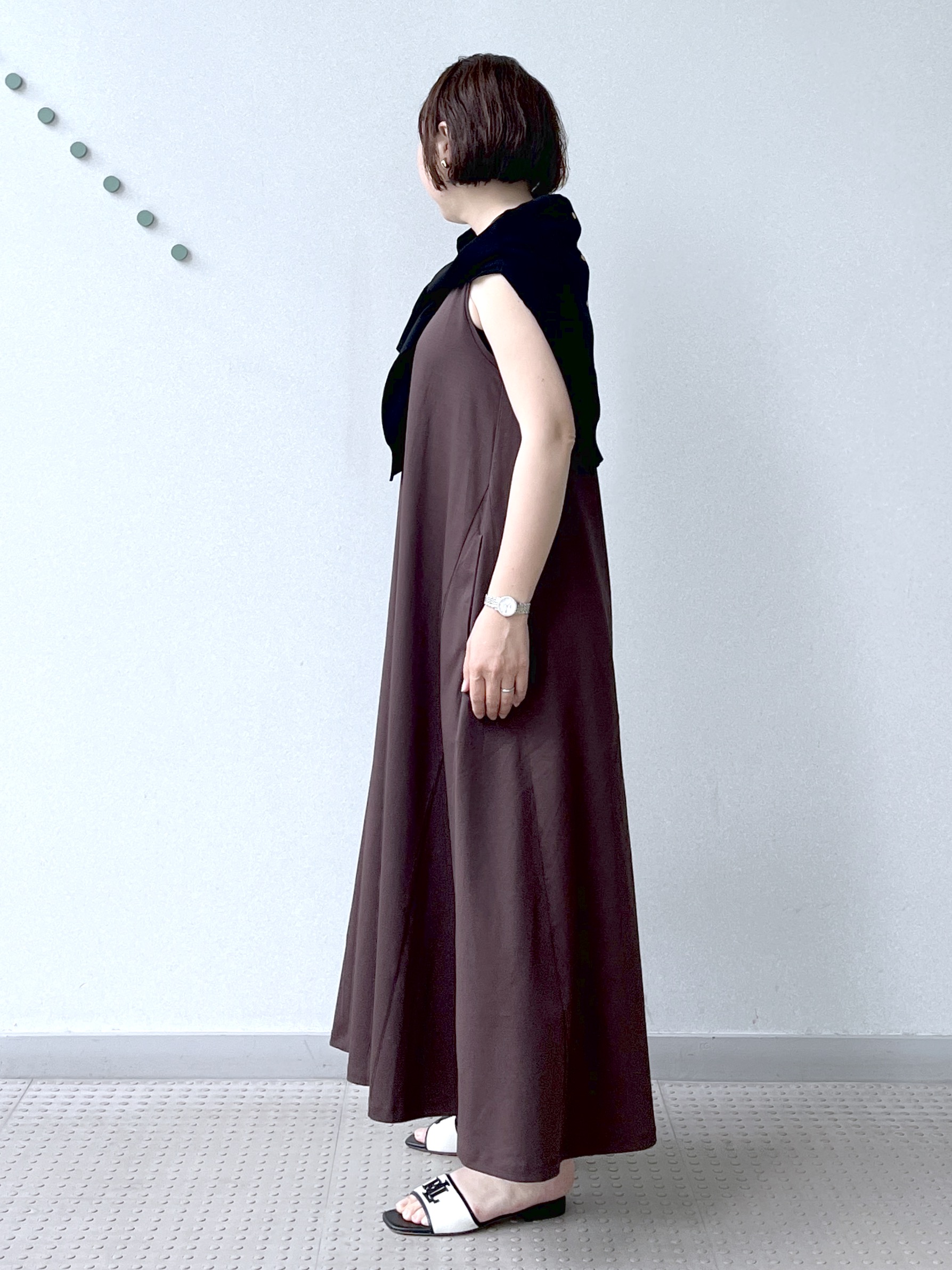 Soeさんの「DRESSTERIOR｜【接触冷感／抗菌防臭／消臭/ウォッシャブル】アイスクリアコットン フレンチスリーブワンピース」を使ったコーディネート