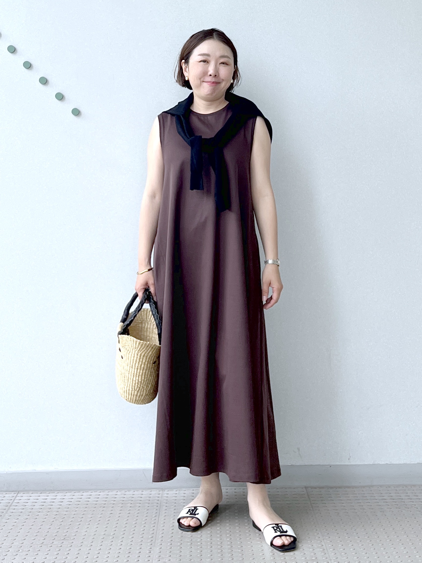 Soeさんの「DRESSTERIOR｜【接触冷感／抗菌防臭／消臭/ウォッシャブル】アイスクリアコットン フレンチスリーブワンピース」を使ったコーディネート