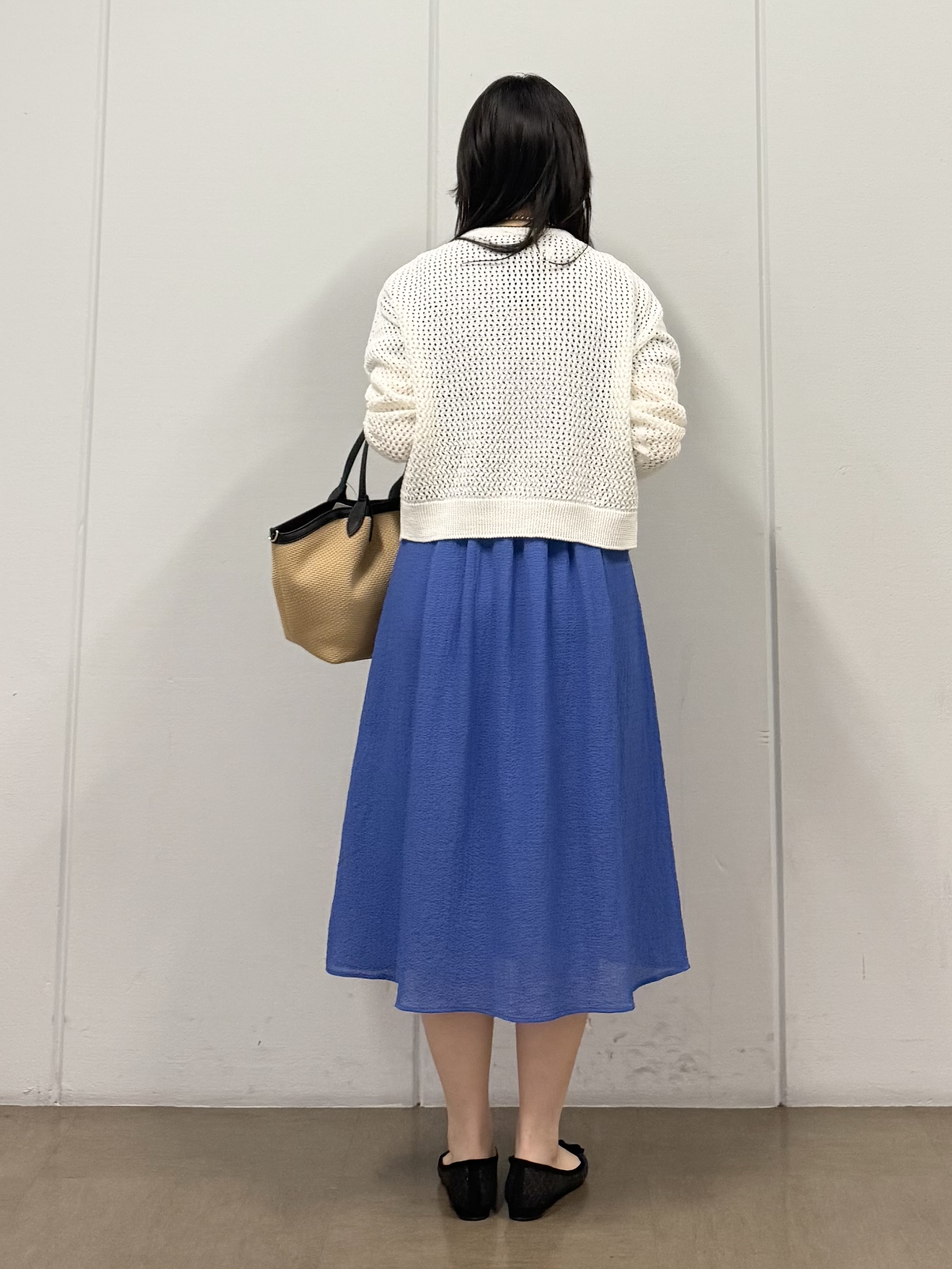 mizukiさんの「INDIVI｜【洗える】無地＆チェーン柄 シャーリングサッカーワンピース」を使ったコーディネート