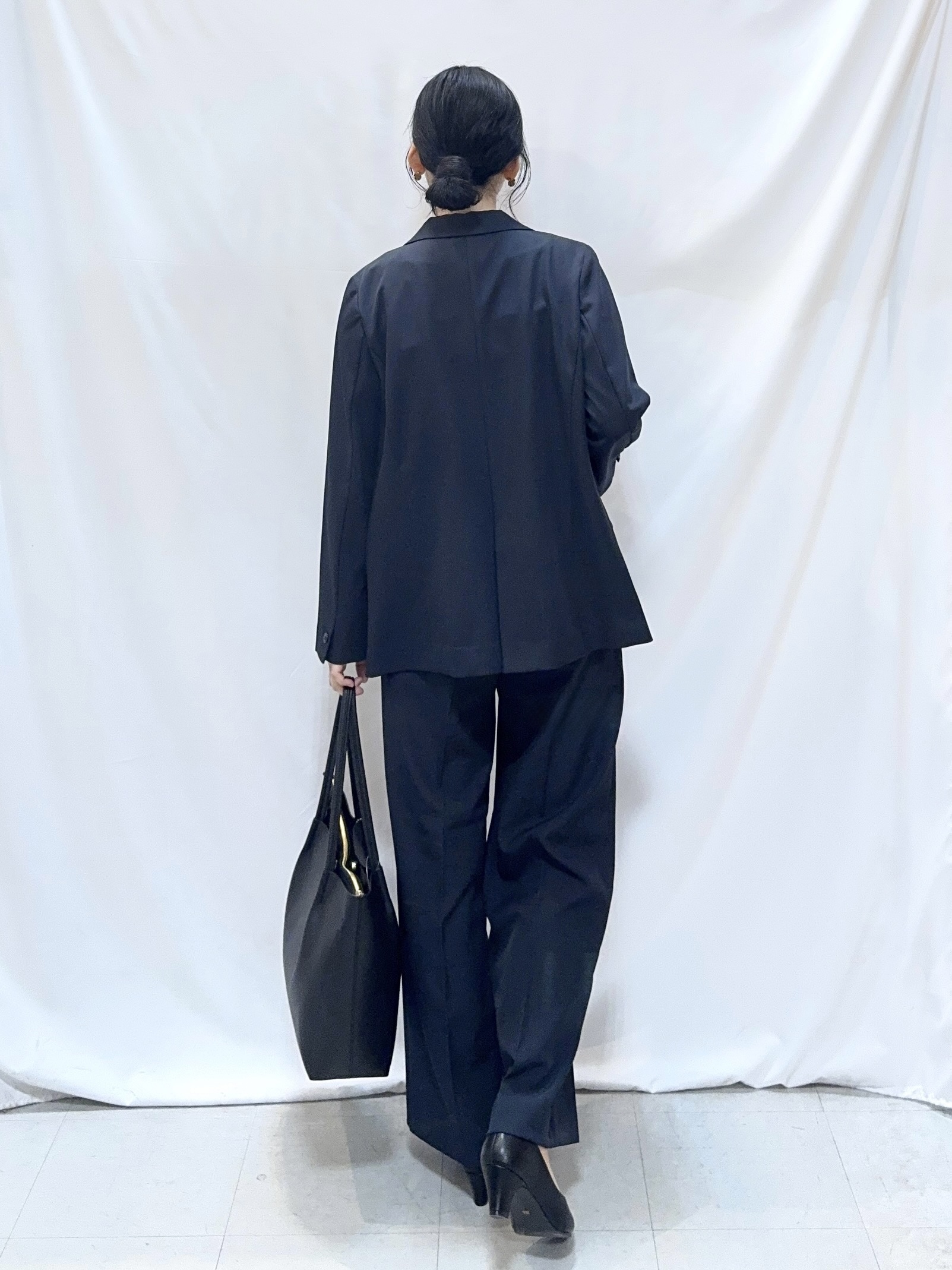 𝐇𝐢𝐫𝐨𝐦𝐢さんの「SHOO･LA･RUE｜【軽量/通勤・通学】3層で使いやすい　A4トートバッグ」を使ったコーディネート
