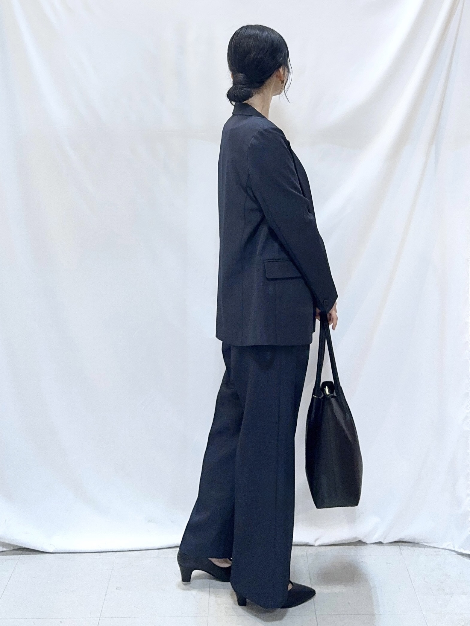 𝐇𝐢𝐫𝐨𝐦𝐢さんの「SHOO･LA･RUE｜【軽量/通勤・通学】3層で使いやすい　A4トートバッグ」を使ったコーディネート