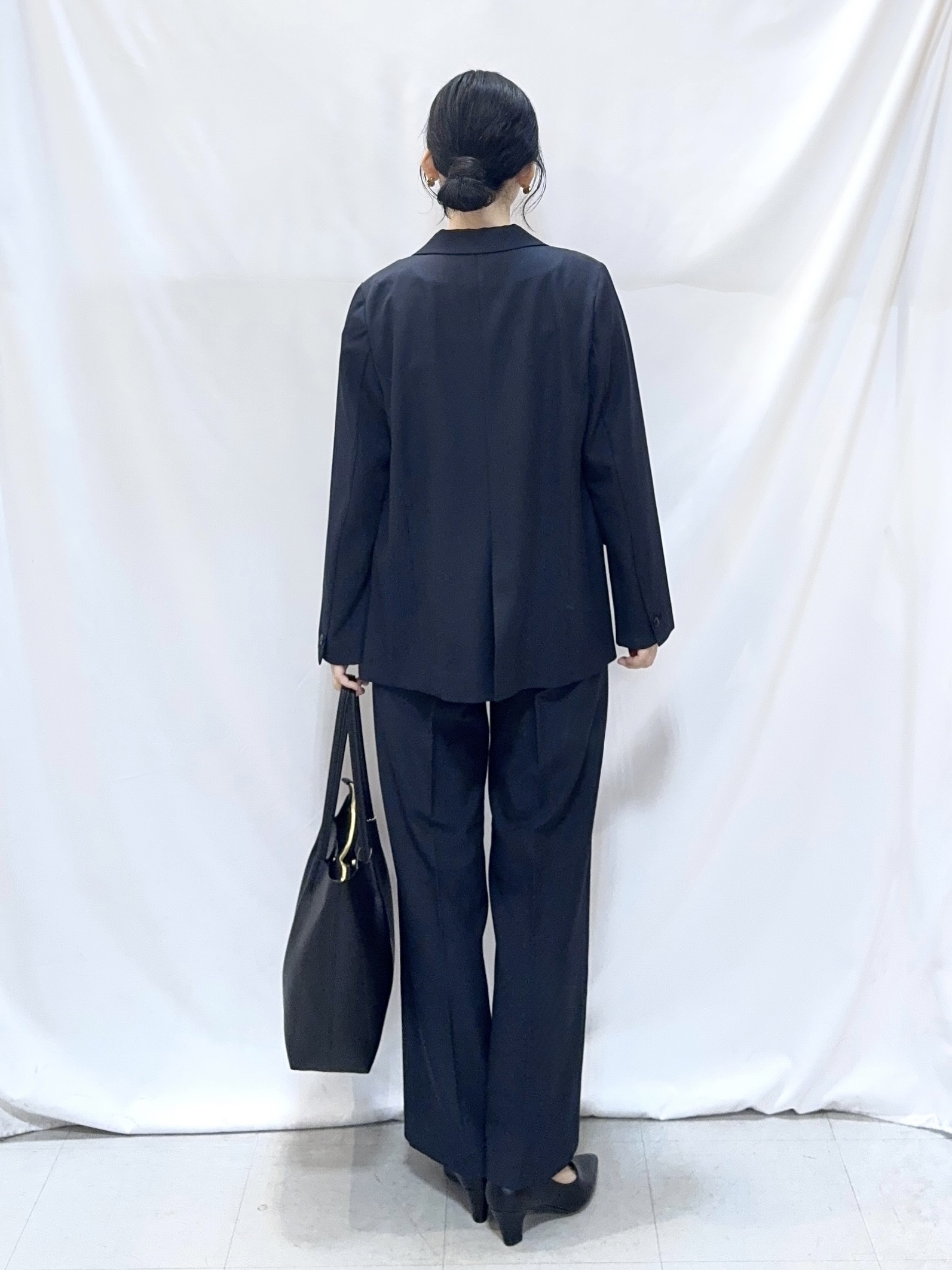 𝐇𝐢𝐫𝐨𝐦𝐢さんの「SHOO･LA･RUE｜【軽量/通勤・通学】3層で使いやすい　A4トートバッグ」を使ったコーディネート