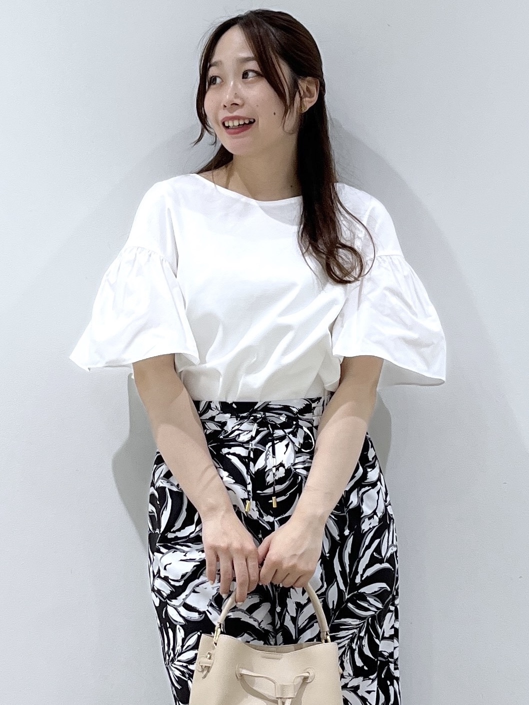 Saekoさんの「COUP DE CHANCE｜【手洗い可／日本製】ギャザーフレアスリーブ　プルオーバー」を使ったコーディネート