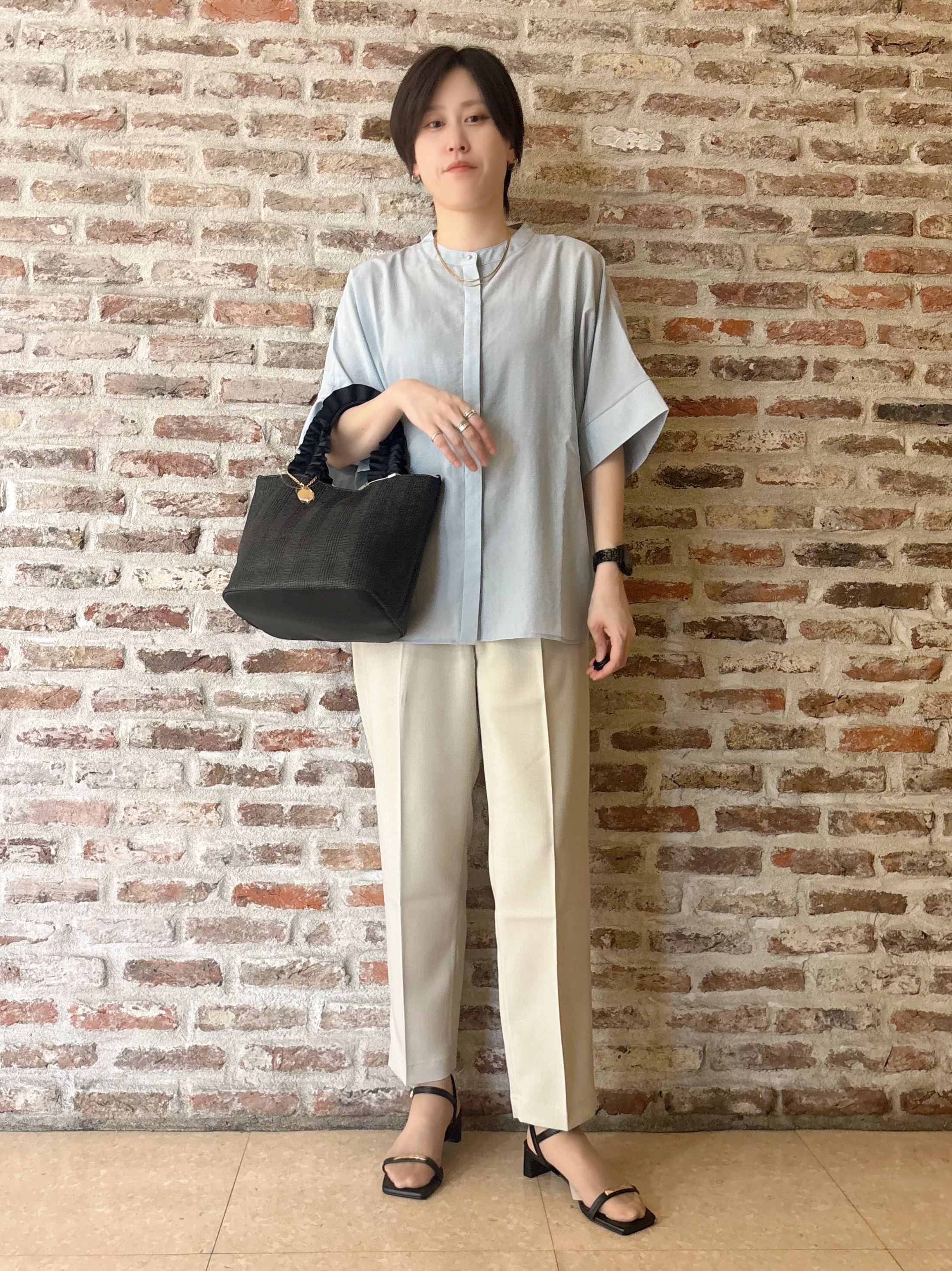 しばさんの「THE SHOP TK｜【高レビュー/体型カバー】さらっと快適 ドルマン5分袖ブラウス」を使ったコーディネート