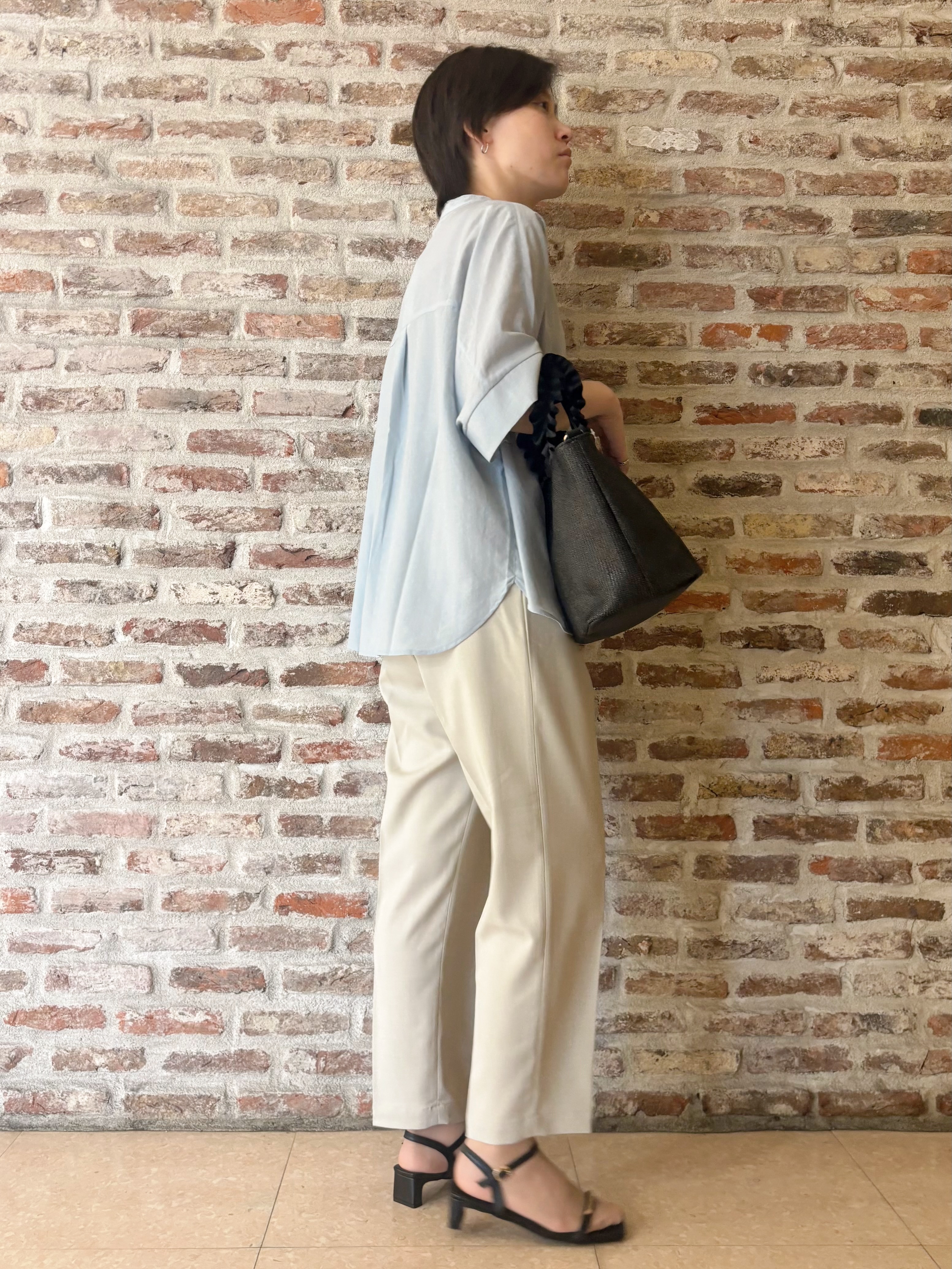 しばさんの「THE SHOP TK｜【高レビュー/体型カバー】さらっと快適 ドルマン5分袖ブラウス」を使ったコーディネート
