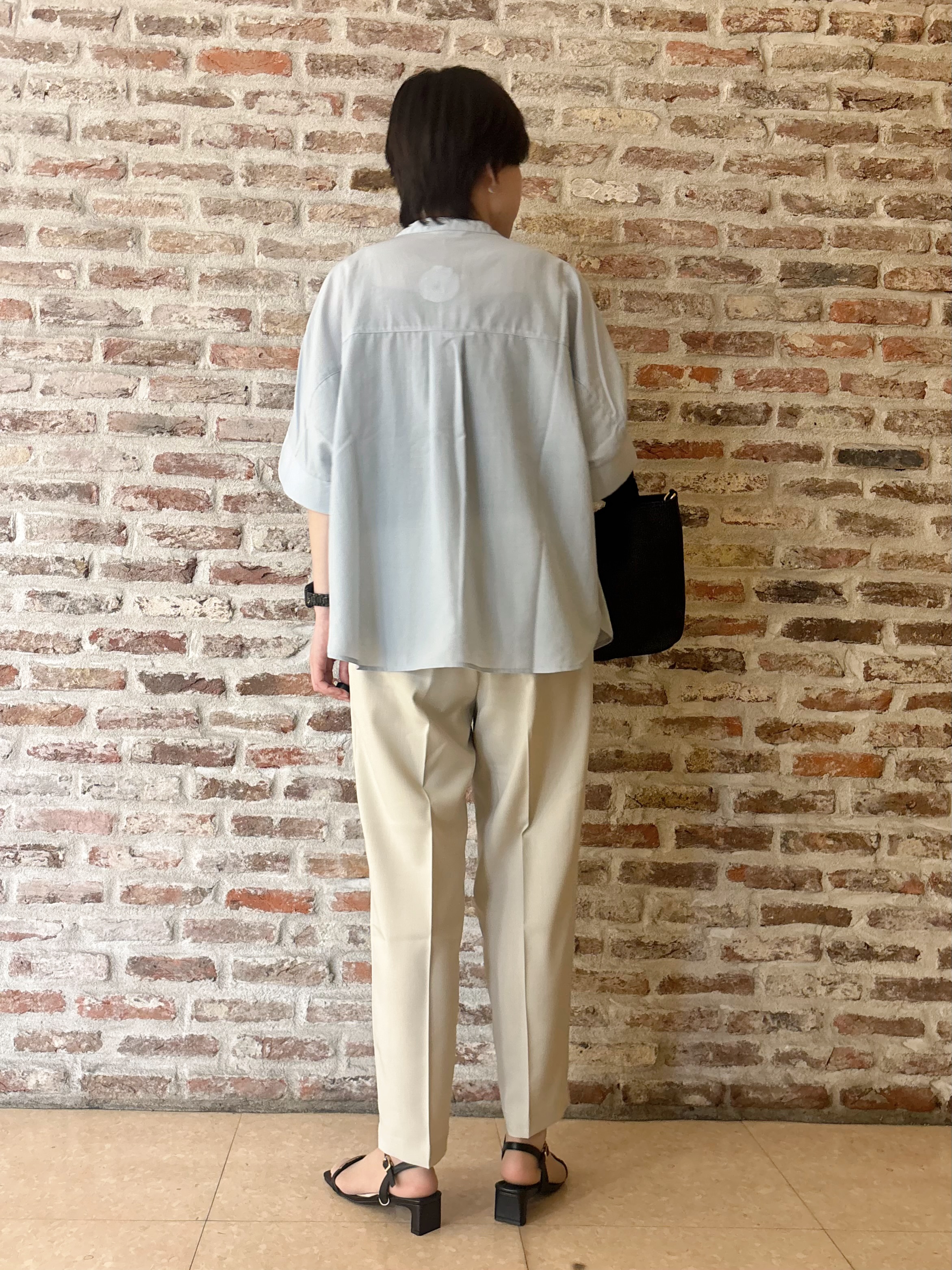 しばさんの「THE SHOP TK｜【高レビュー/体型カバー】さらっと快適 ドルマン5分袖ブラウス」を使ったコーディネート