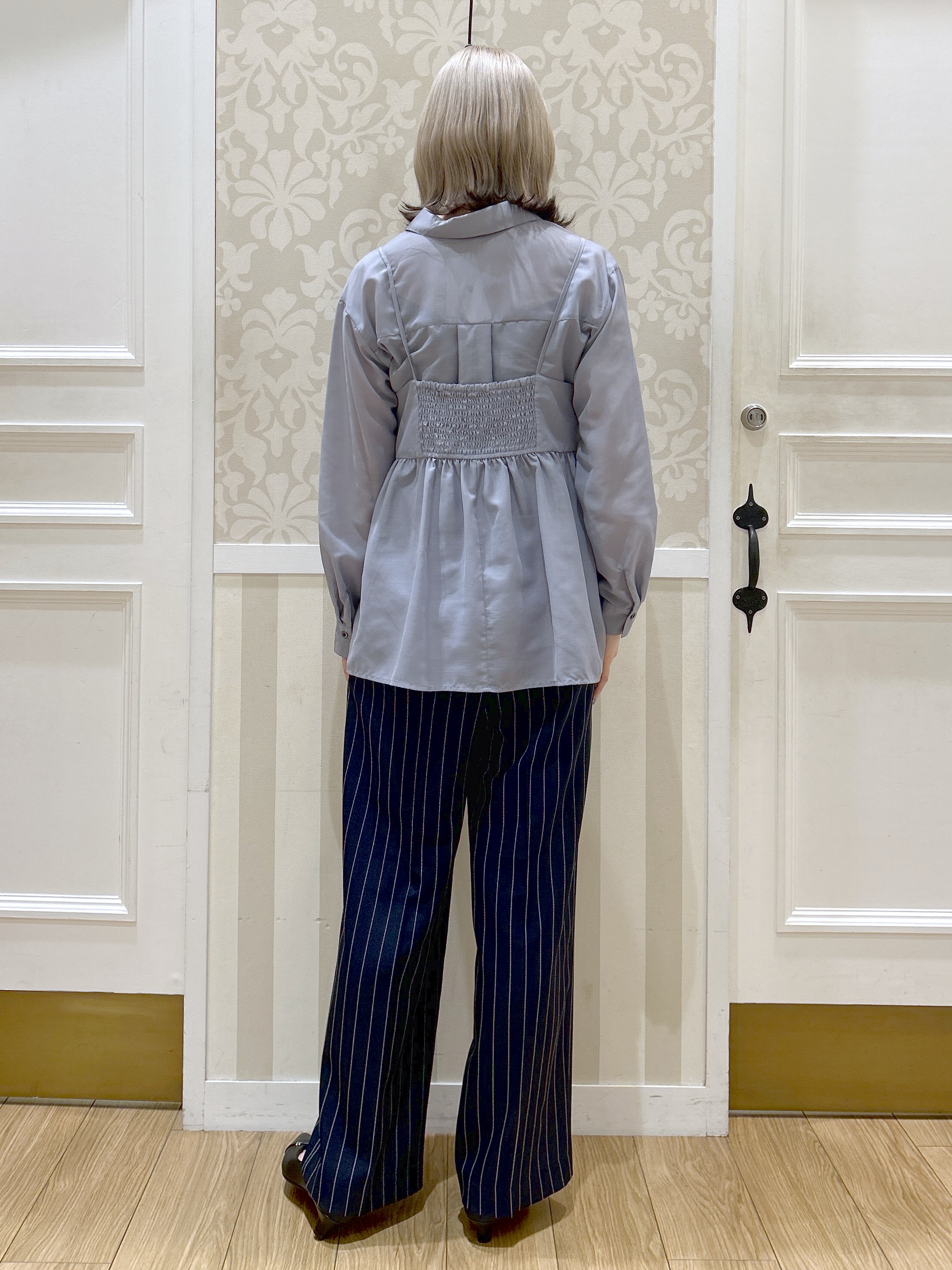 望 愛さんの「grove｜【2点SET】今どきシアーシャツ＆キャミセット」を使ったコーディネート