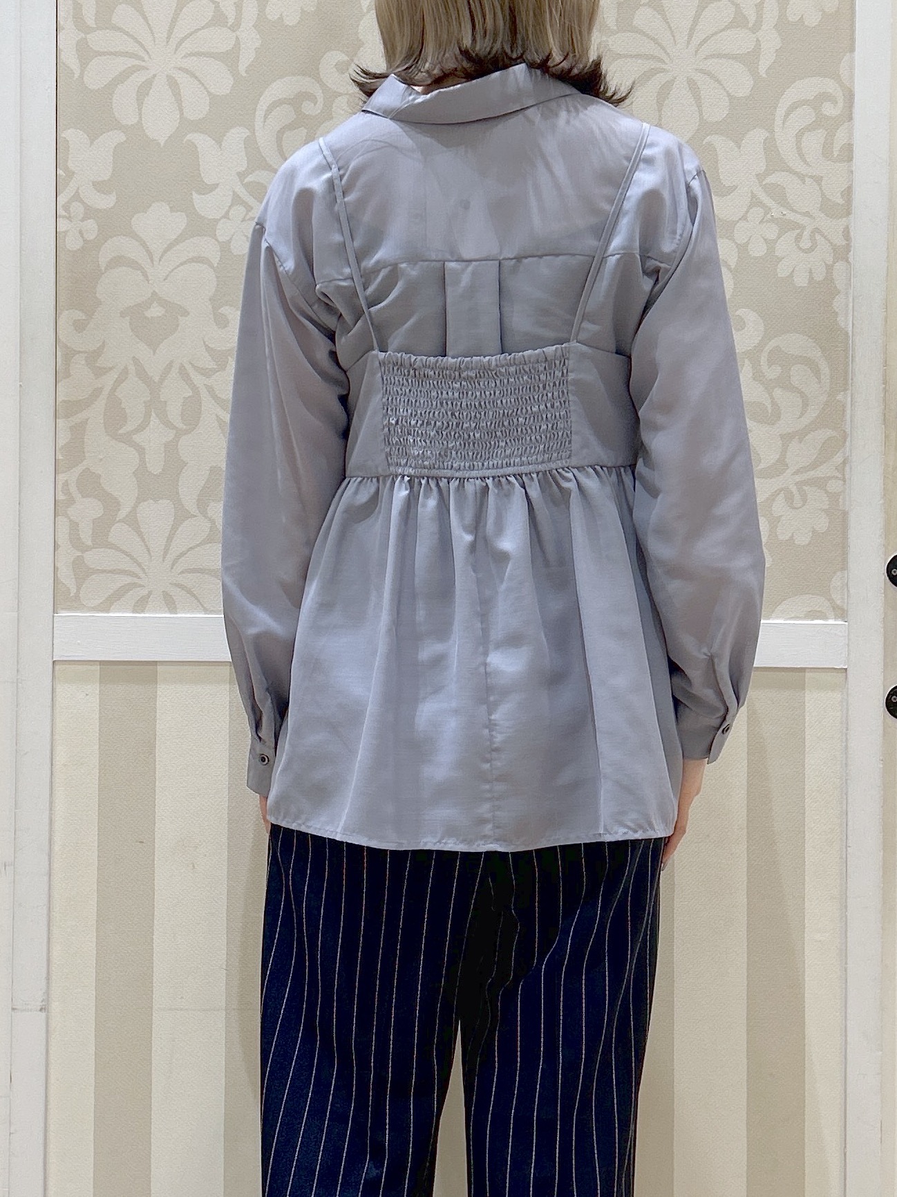 望 愛さんの「grove｜【2点SET】今どきシアーシャツ＆キャミセット」を使ったコーディネート