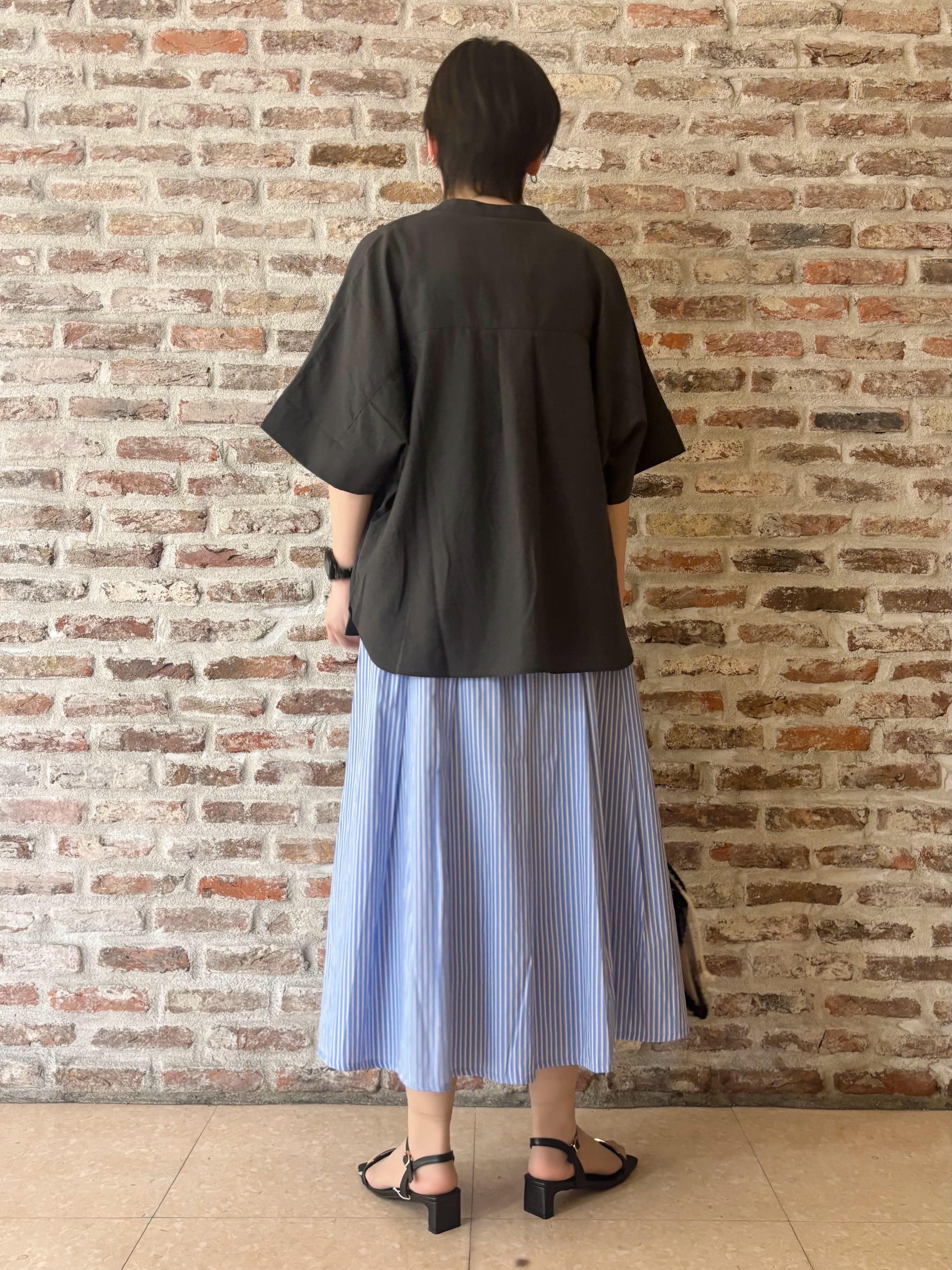 しばさんの「THE SHOP TK｜【高レビュー/体型カバー】さらっと快適 ドルマン5分袖ブラウス」を使ったコーディネート