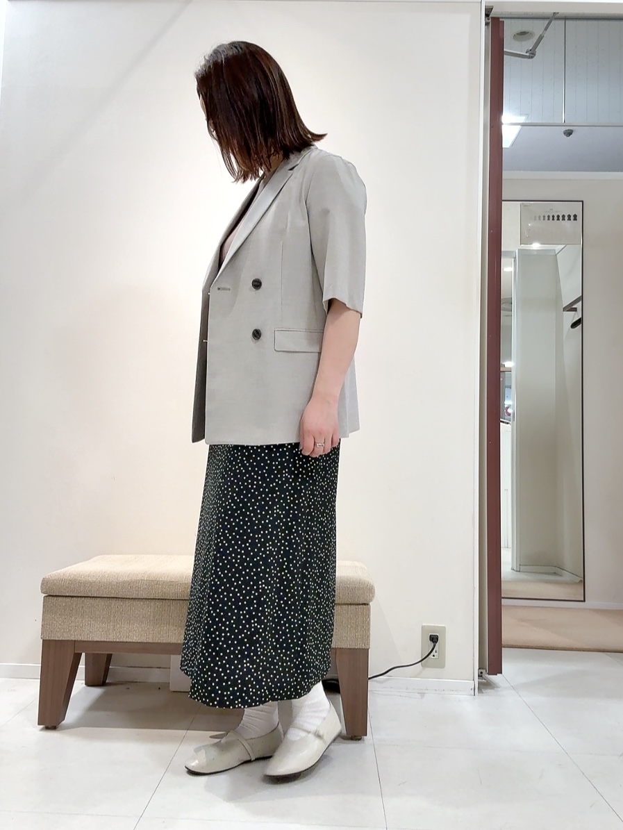 YUIさんの「UNTITLED｜【シワになりにくい/セットアップ可/接触冷感】ハーフスリーブジャケット」を使ったコーディネート