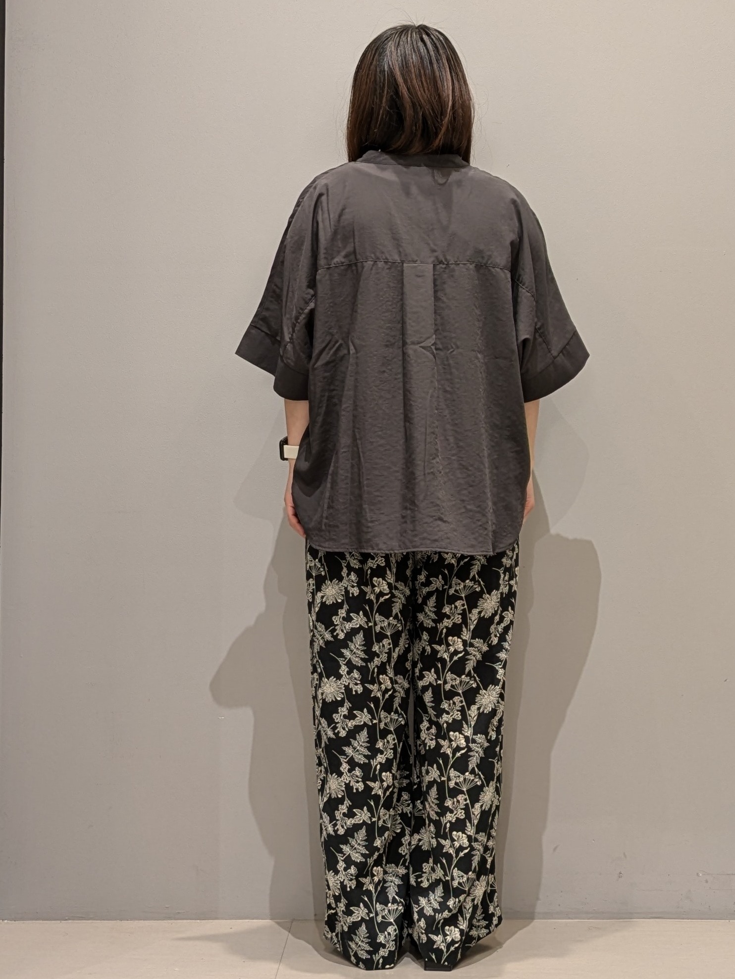 yukaさんの「THE SHOP TK｜【高レビュー/体型カバー】さらっと快適 ドルマン5分袖ブラウス」を使ったコーディネート
