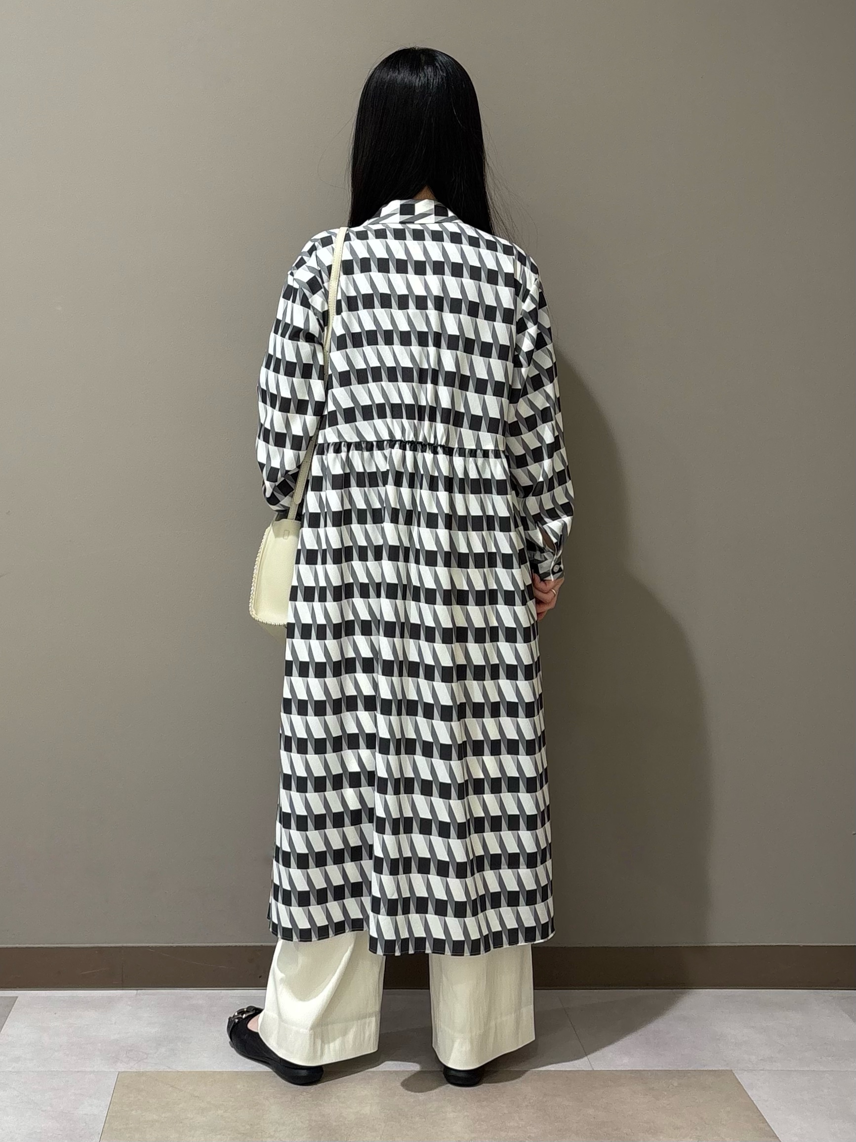 KEIKOさんの「INDIVI｜【洗える／2WAY】ベルト付き ジオメトリック柄 シャツワンピース」を使ったコーディネート