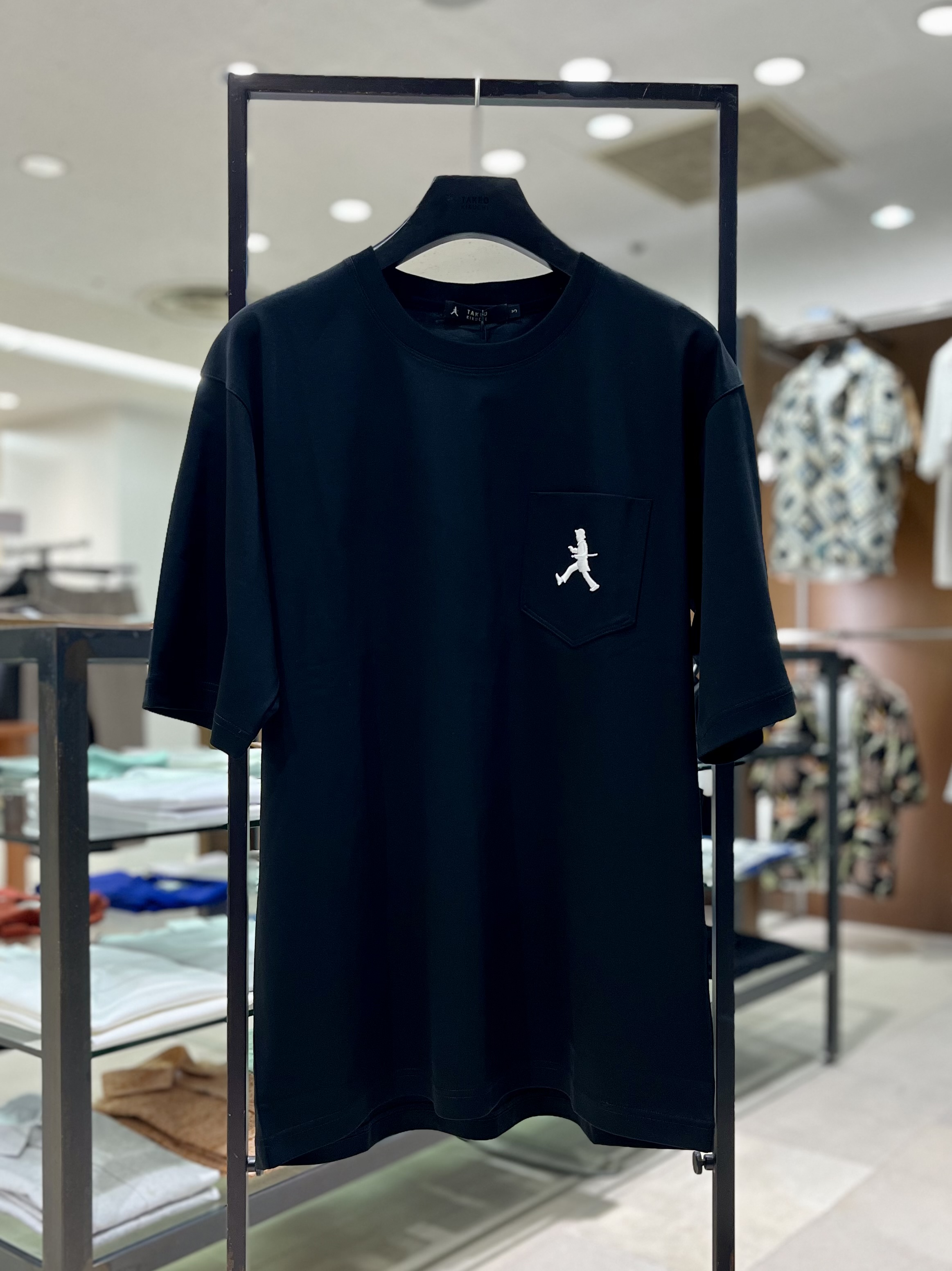 uedaさんの「TAKEO KIKUCHI｜【BOWLER HAT LABEL】アイスクリアコットンボーラーハットウォーカー 半袖ポケT」を使ったコーディネート