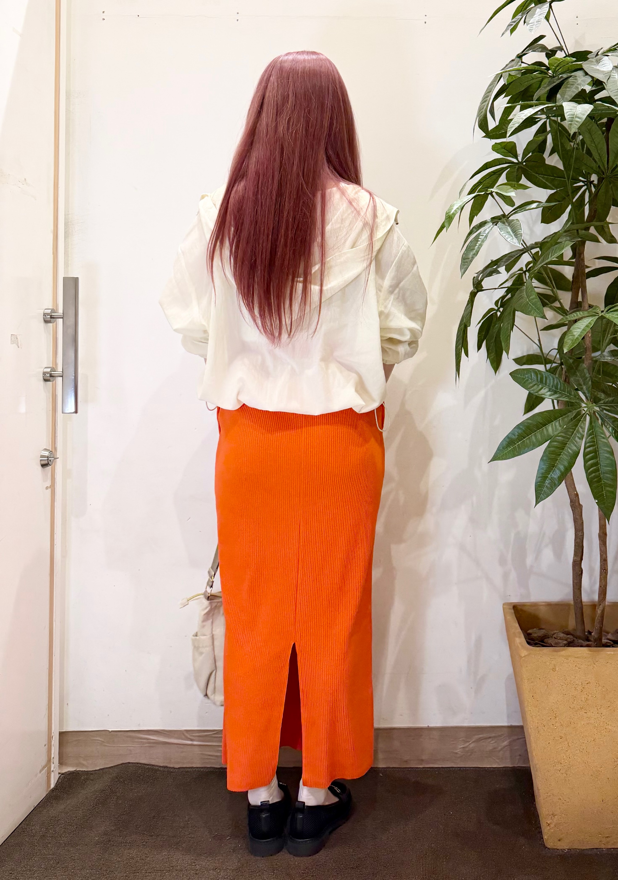 AYUMIさんの「SHOO･LA･RUE｜【S-LL/UV】季節の変わり目に ゴールドパーツが上品なフード付きブルゾン」を使ったコーディネート