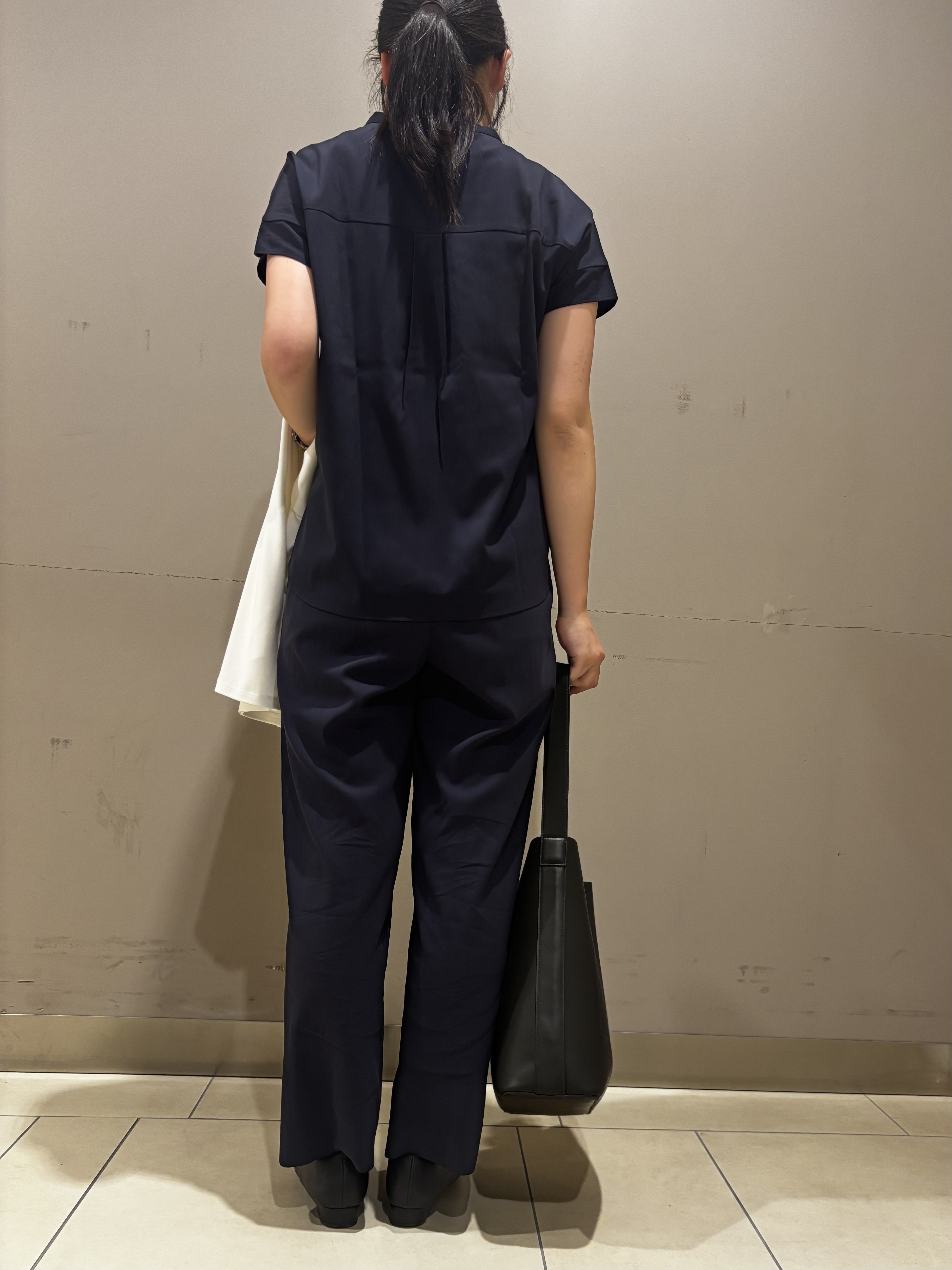 Misakiさんの「INDIVI｜【洗える／SETUP可能】スキッパーブラウス」を使ったコーディネート