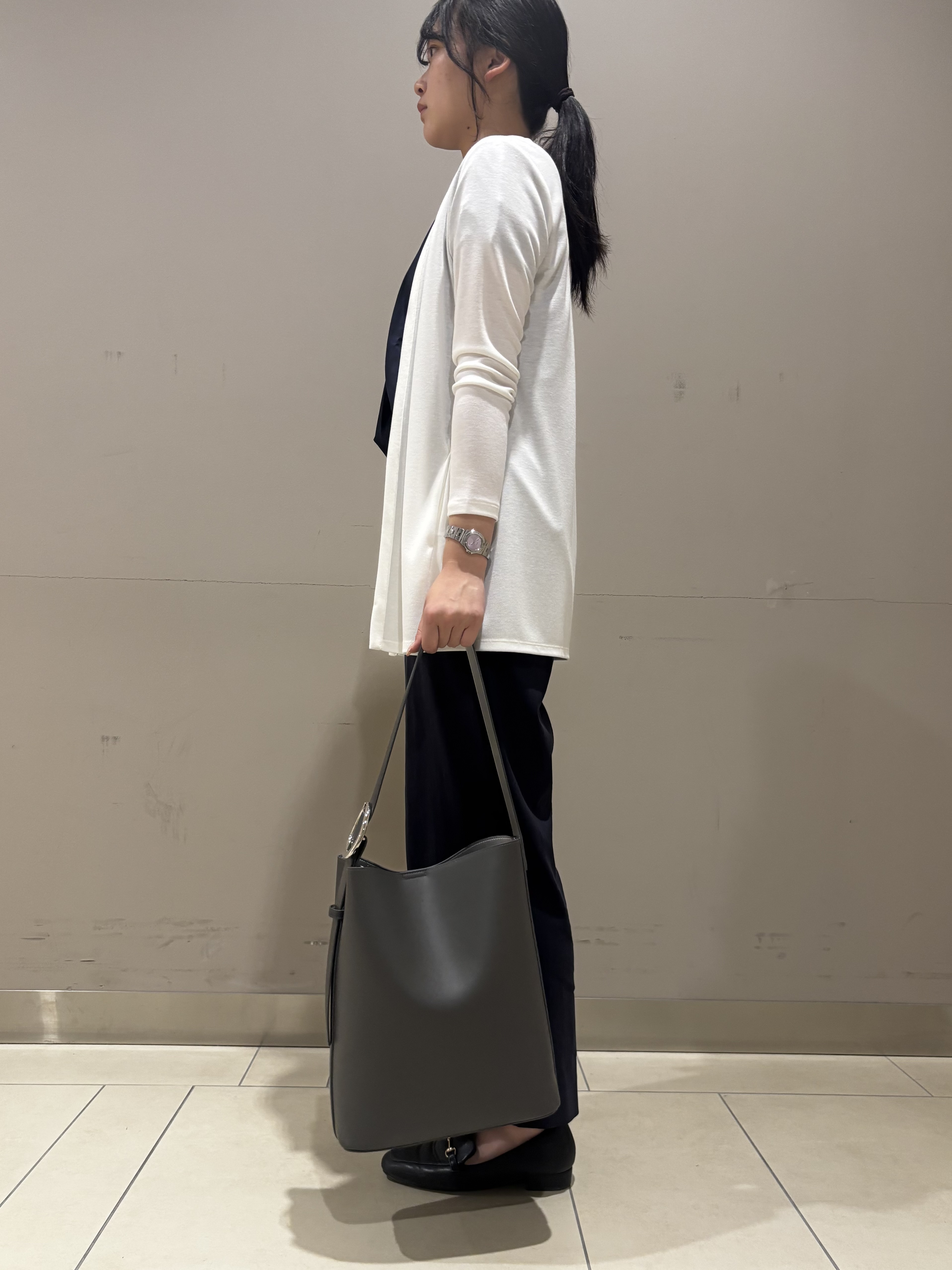 Misakiさんの「INDIVI｜【洗える／SETUP可能】スキッパーブラウス」を使ったコーディネート