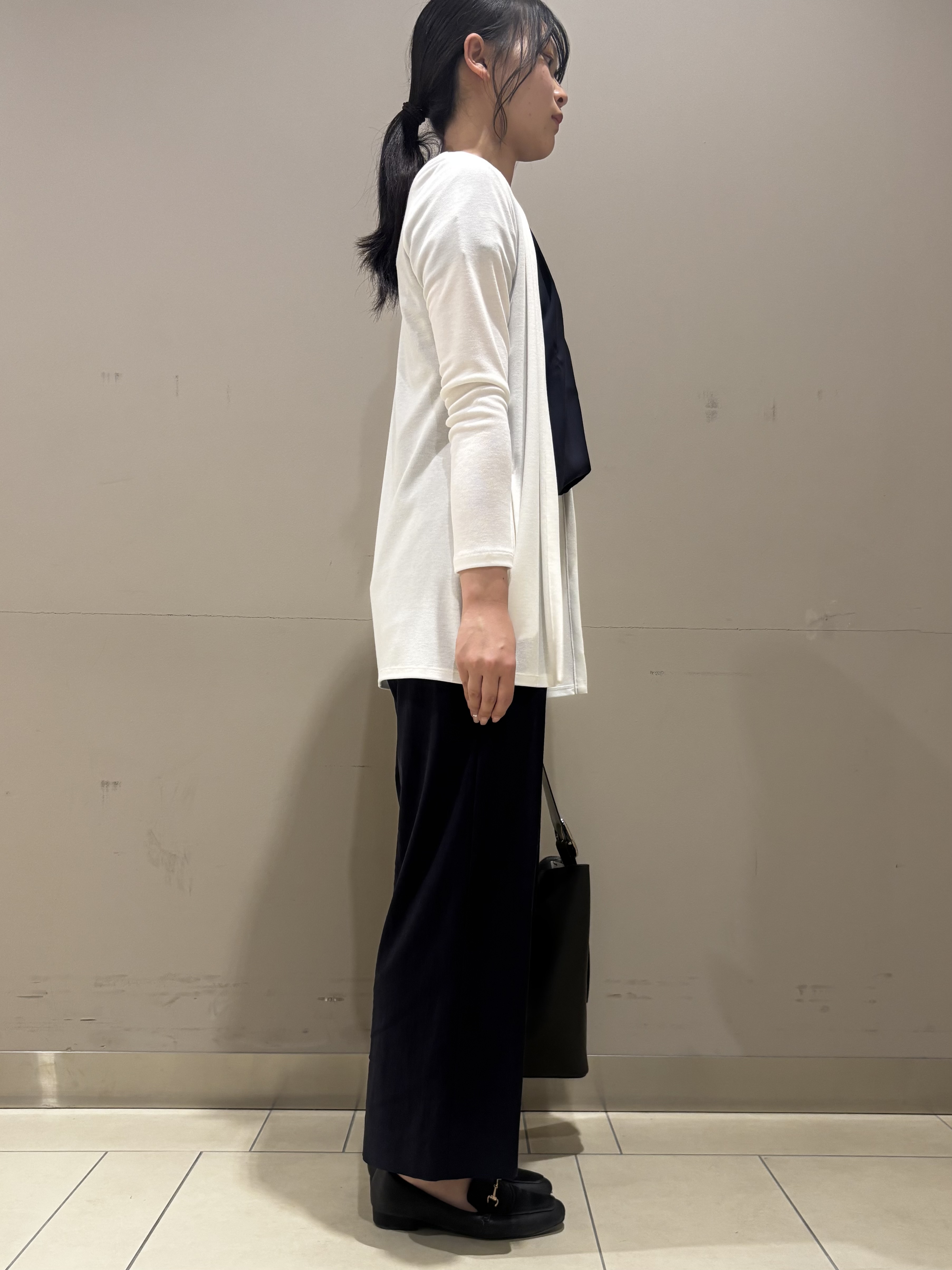 Misakiさんの「INDIVI｜【洗える／SETUP可能】スキッパーブラウス」を使ったコーディネート