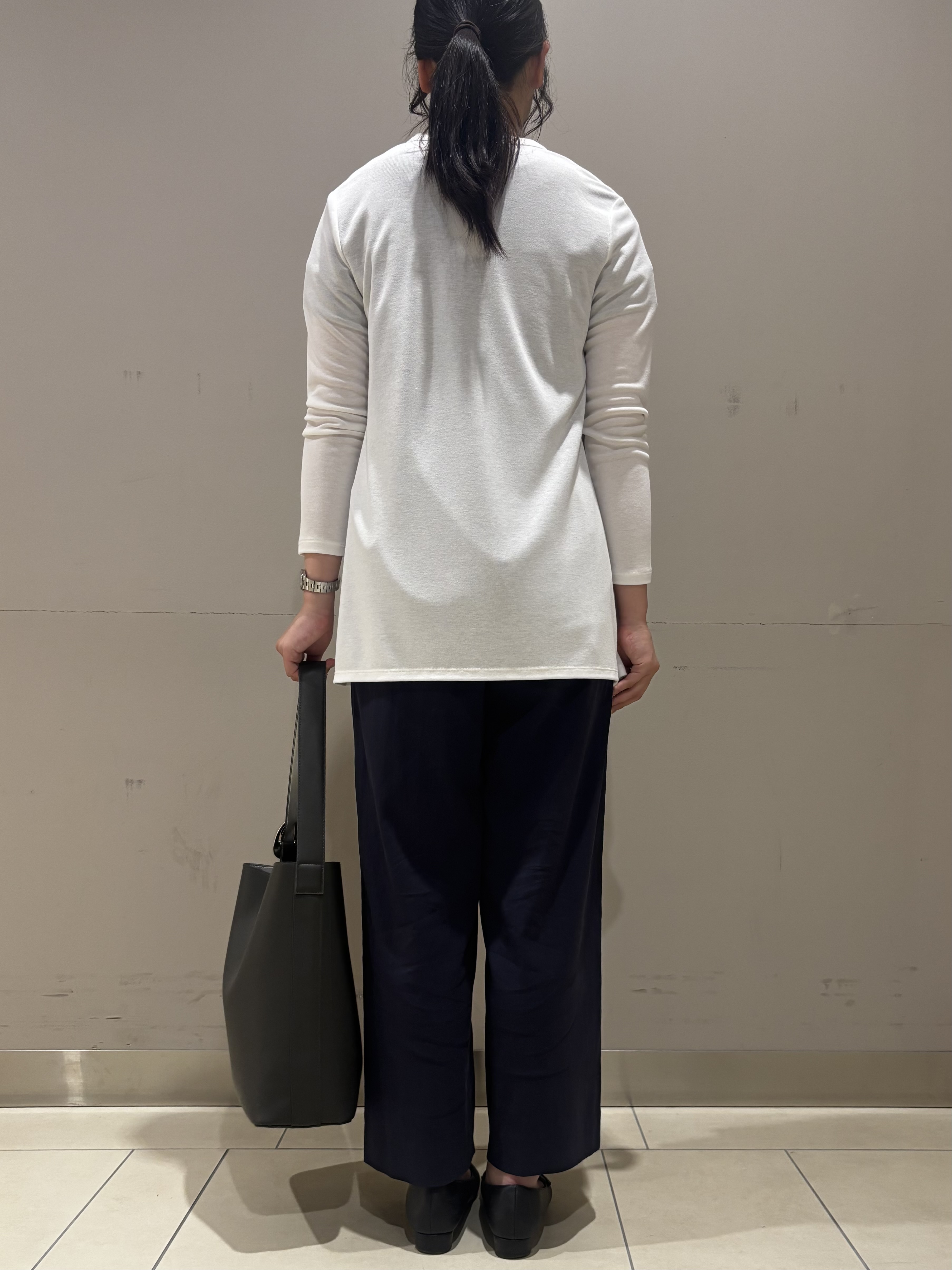 Misakiさんの「INDIVI｜【洗える／SETUP可能】スキッパーブラウス」を使ったコーディネート