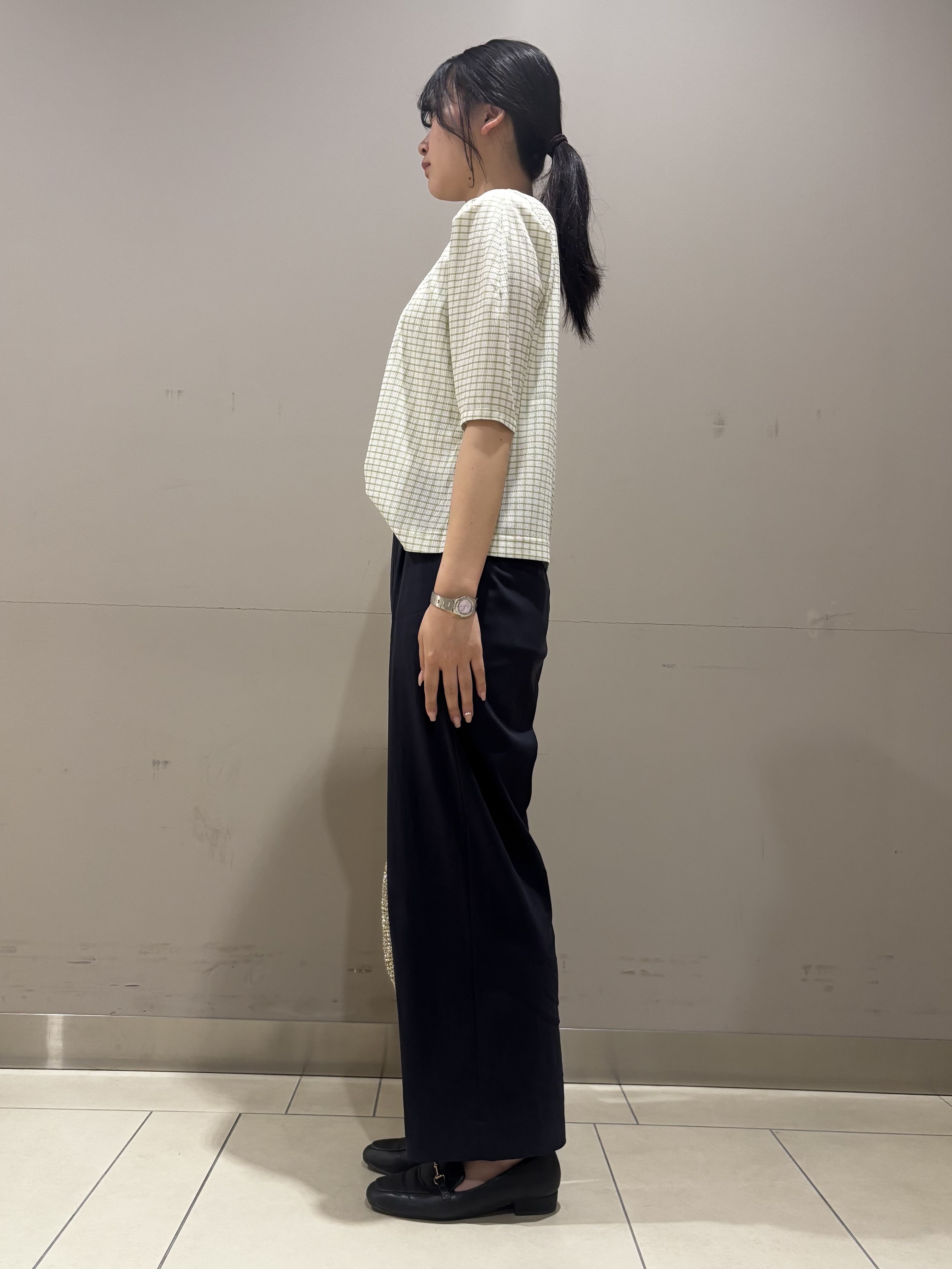 Misakiさんの「INDIVI｜【UVケア／吸汗速乾】チェック柄タックボリュームスリーブトップス」を使ったコーディネート