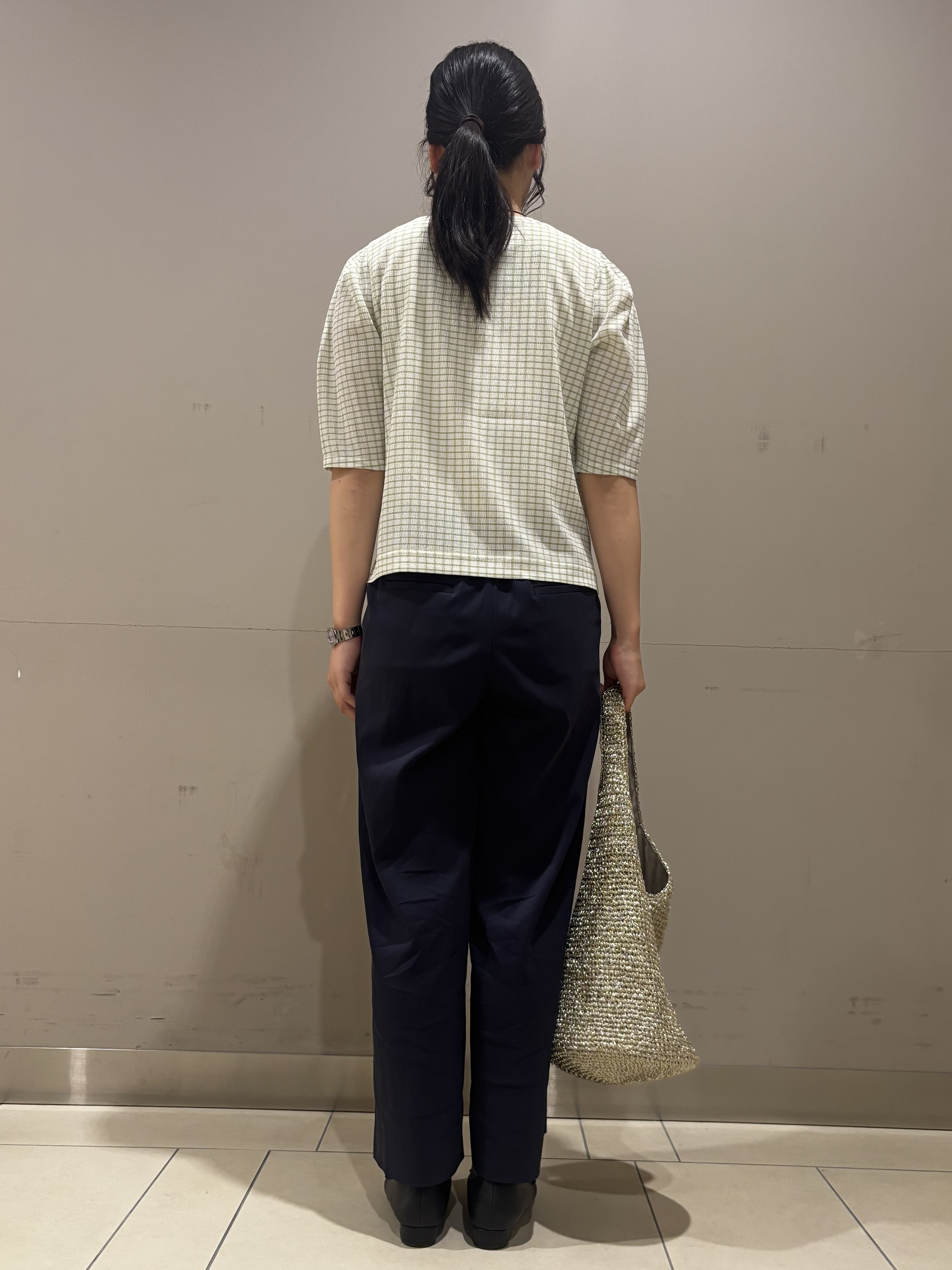 Misakiさんの「INDIVI｜【UVケア／吸汗速乾】チェック柄タックボリュームスリーブトップス」を使ったコーディネート