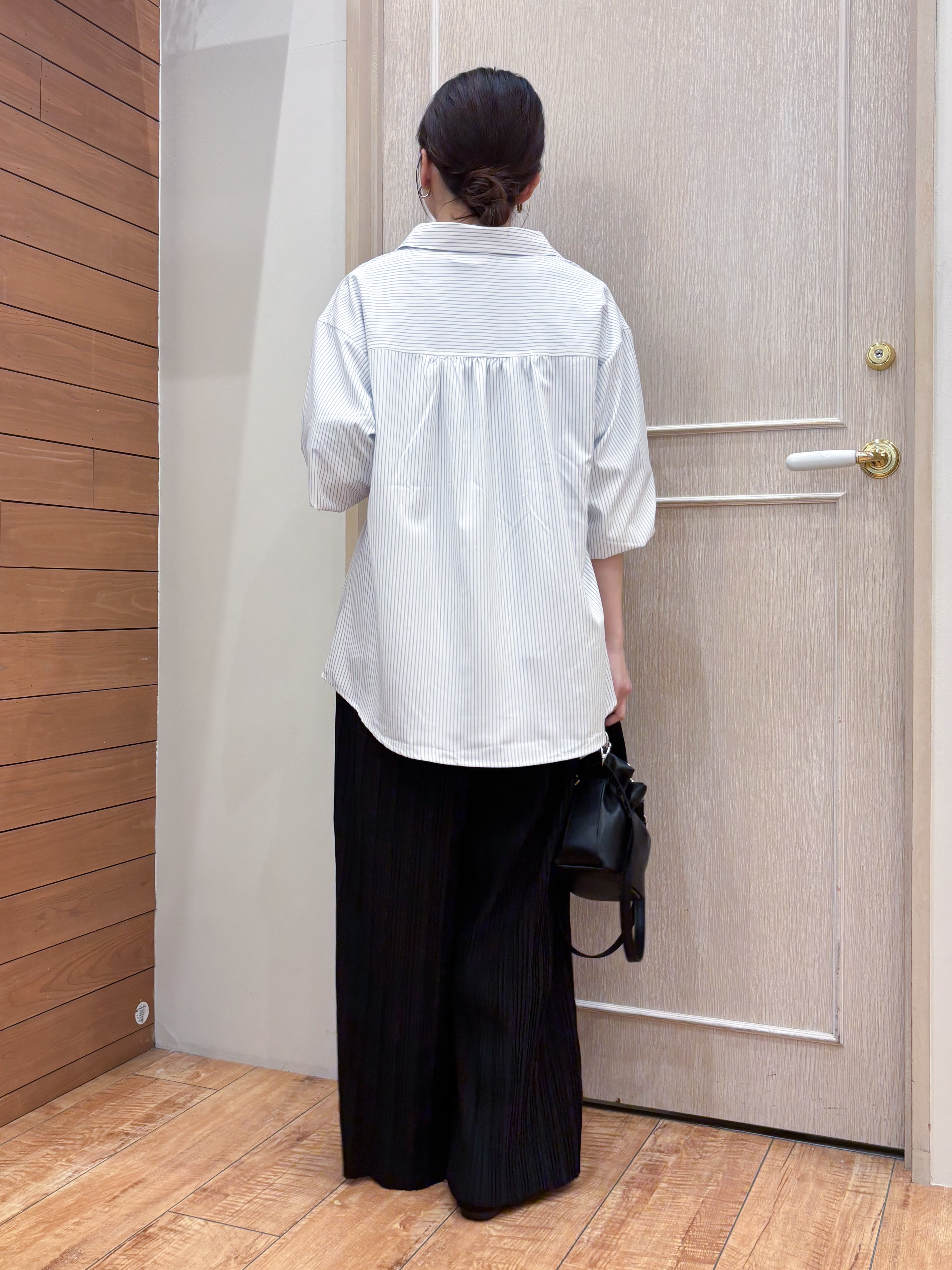 なみさんの「SHOO･LA･RUE｜【ひんやり/UV/吸水速乾/洗濯後しわになりにくい】ラッシュガードにもなる ストライプシャツ」を使ったコーディネート