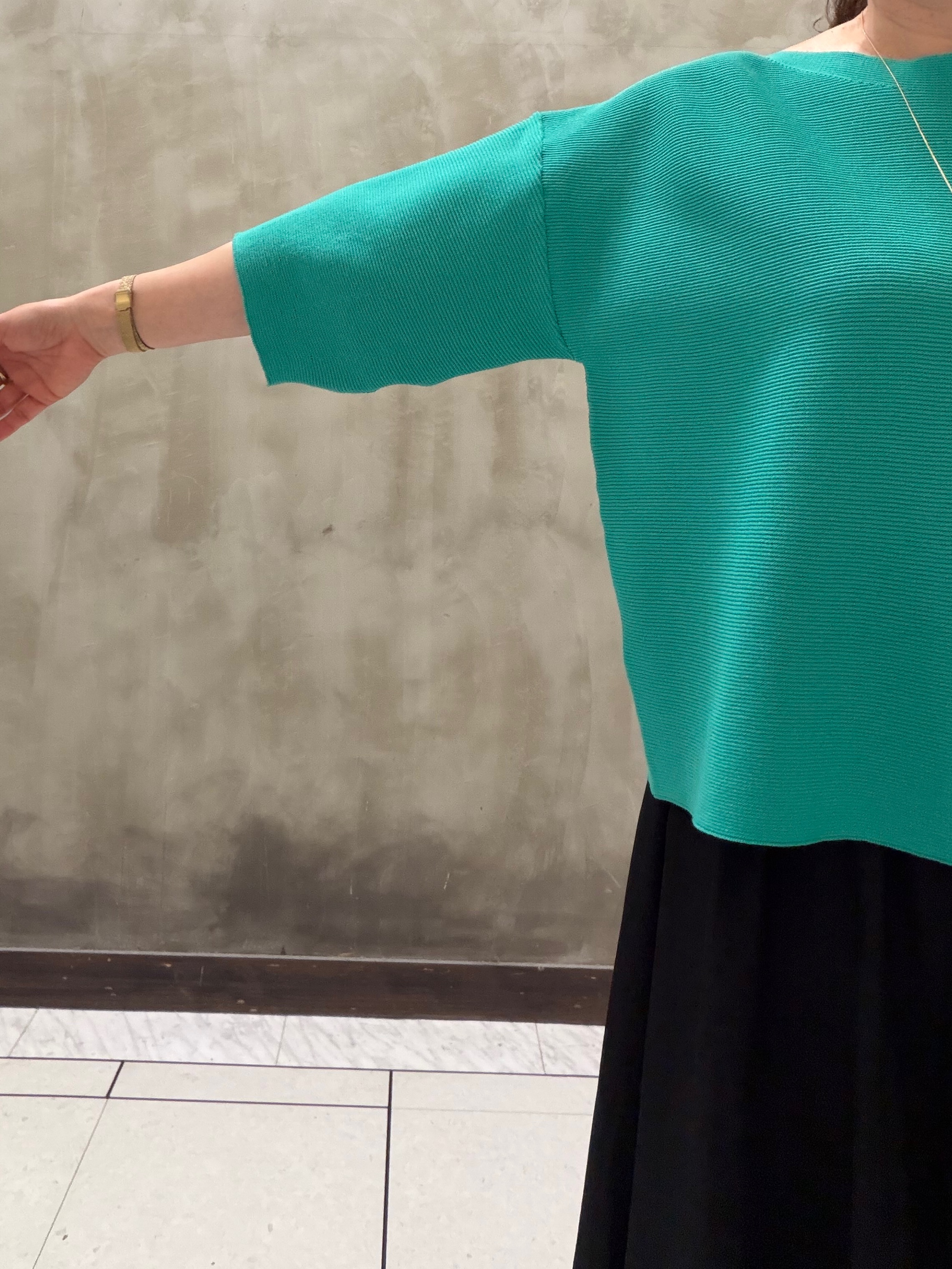 すえさんの「grove｜【貴島明日香さん着用／洗濯機OK】レイヤードにもおすすめ、軽やかクロップドニット」を使ったコーディネート