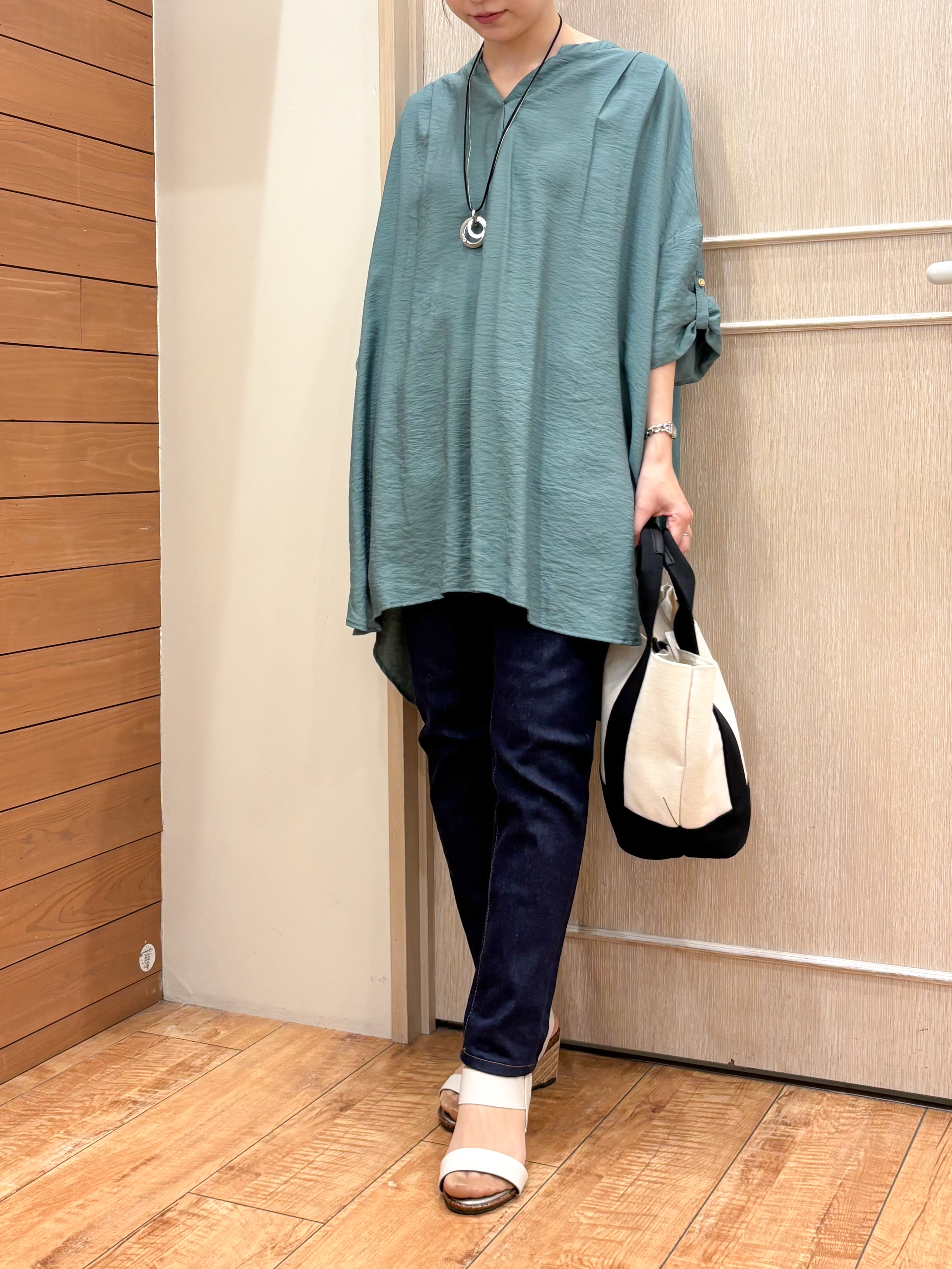 なみさんの「SHOO･LA･RUE｜【ひんやり/S-LL/洗濯機可】体型カバー叶える 大人のゆるドルマンチュニック」を使ったコーディネート