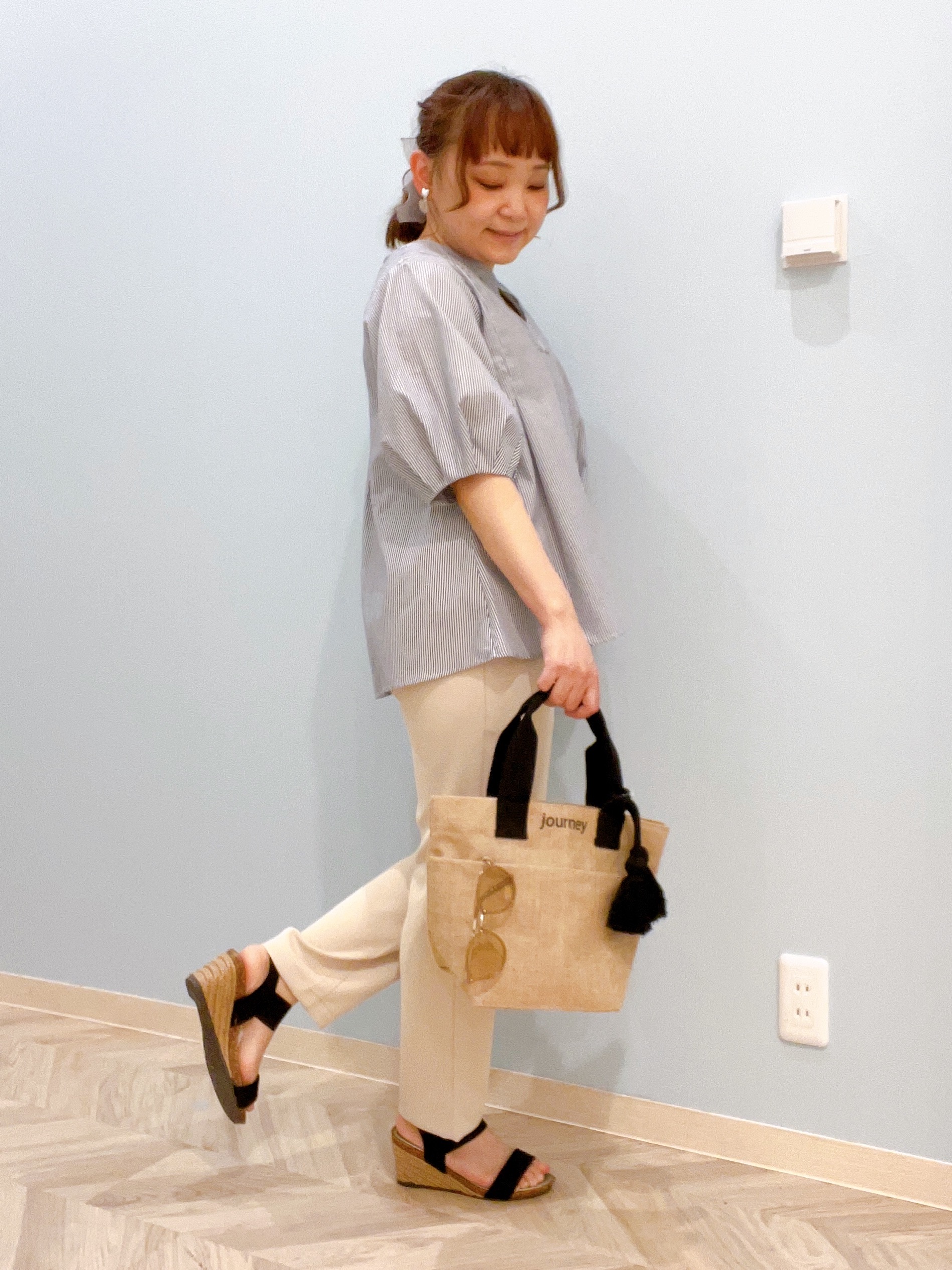 kitaさんの「SHOO･LA･RUE｜【高レビュー/洗濯後しわになりにくい/インせず着られる】自然に体型カバー 麻調ペプラムブラウス」を使ったコーディネート