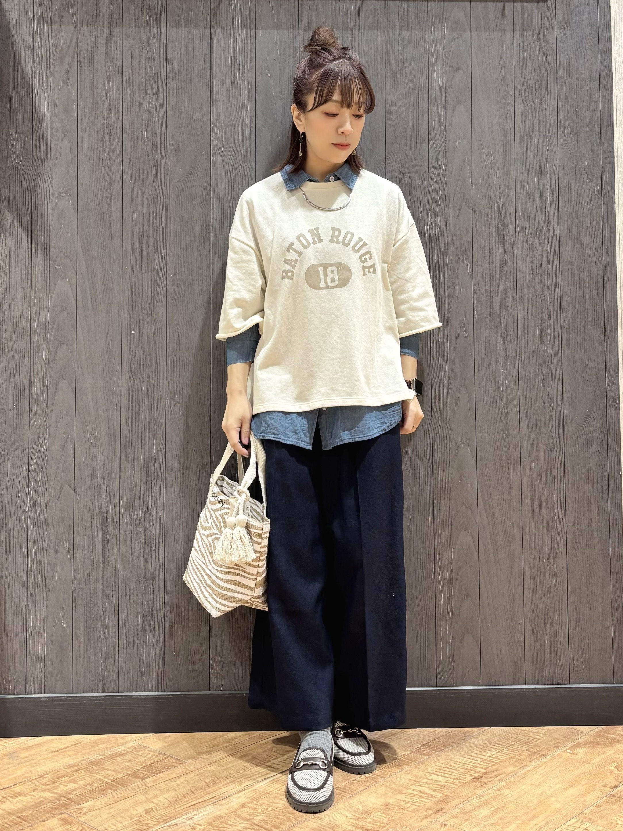 meiさんの「SHOO･LA･RUE｜【洗濯機可/S-LL/選べる6柄】切りっぱなしお袖がこなれカジュアル 5分袖シアーTシャツ」を使ったコーディネート