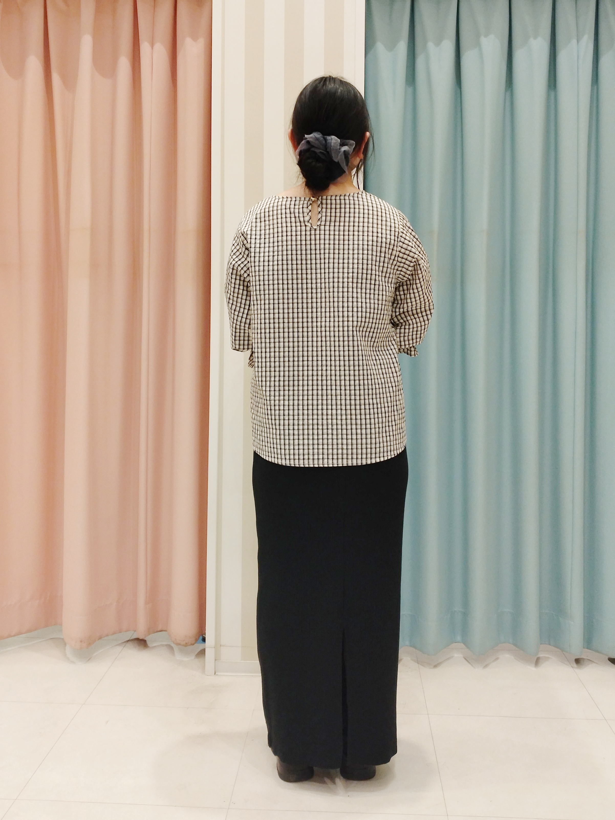 おっしーさんの「SHOO･LA･RUE｜【セットアップ可/洗濯機可】上品チェックが好印象 ゆるさら6分袖ブラウス」を使ったコーディネート