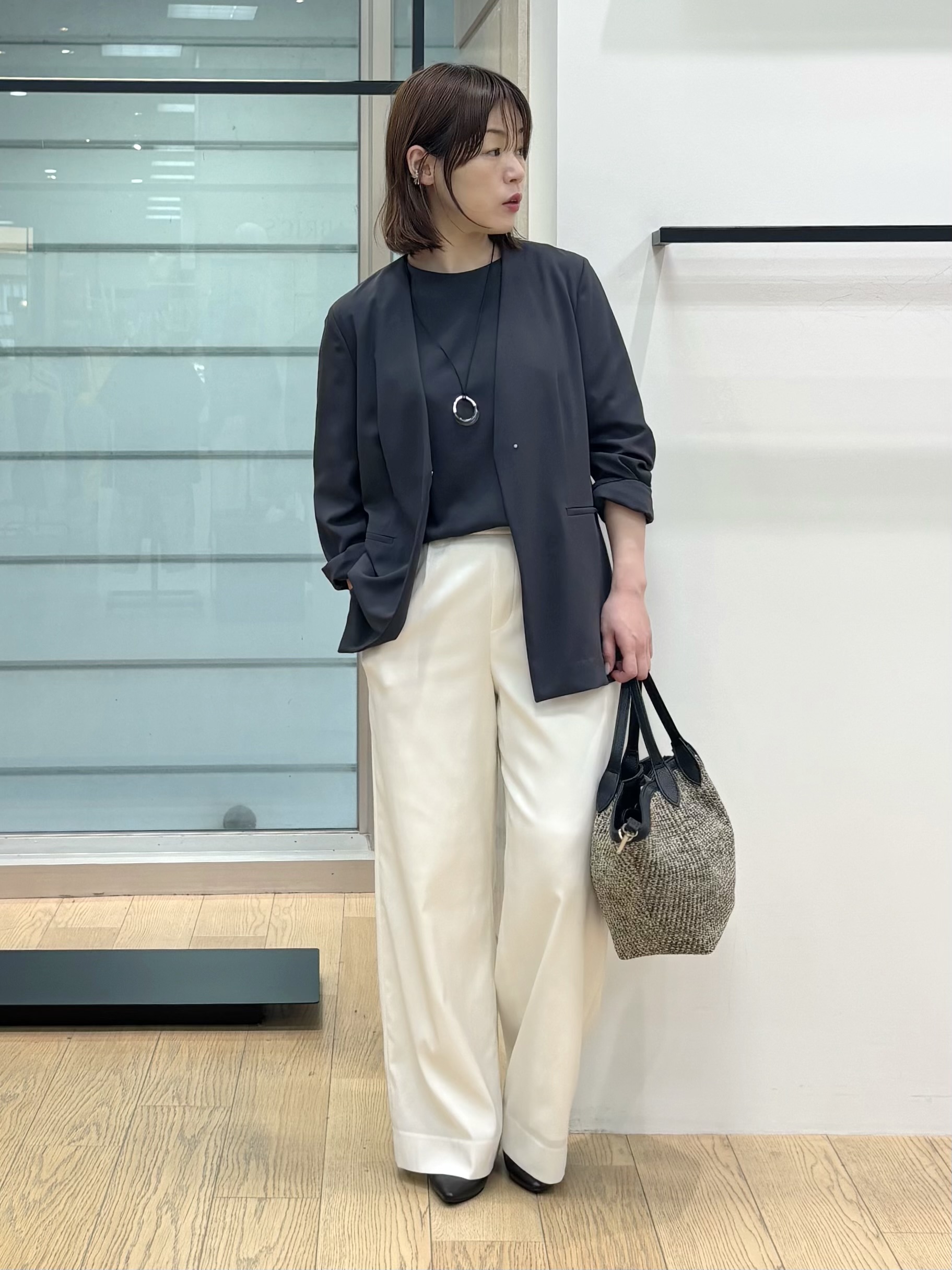 asamiさんの「INDIVI｜【さらに軽く軽快！／着る日傘】ドルマントップス」を使ったコーディネート