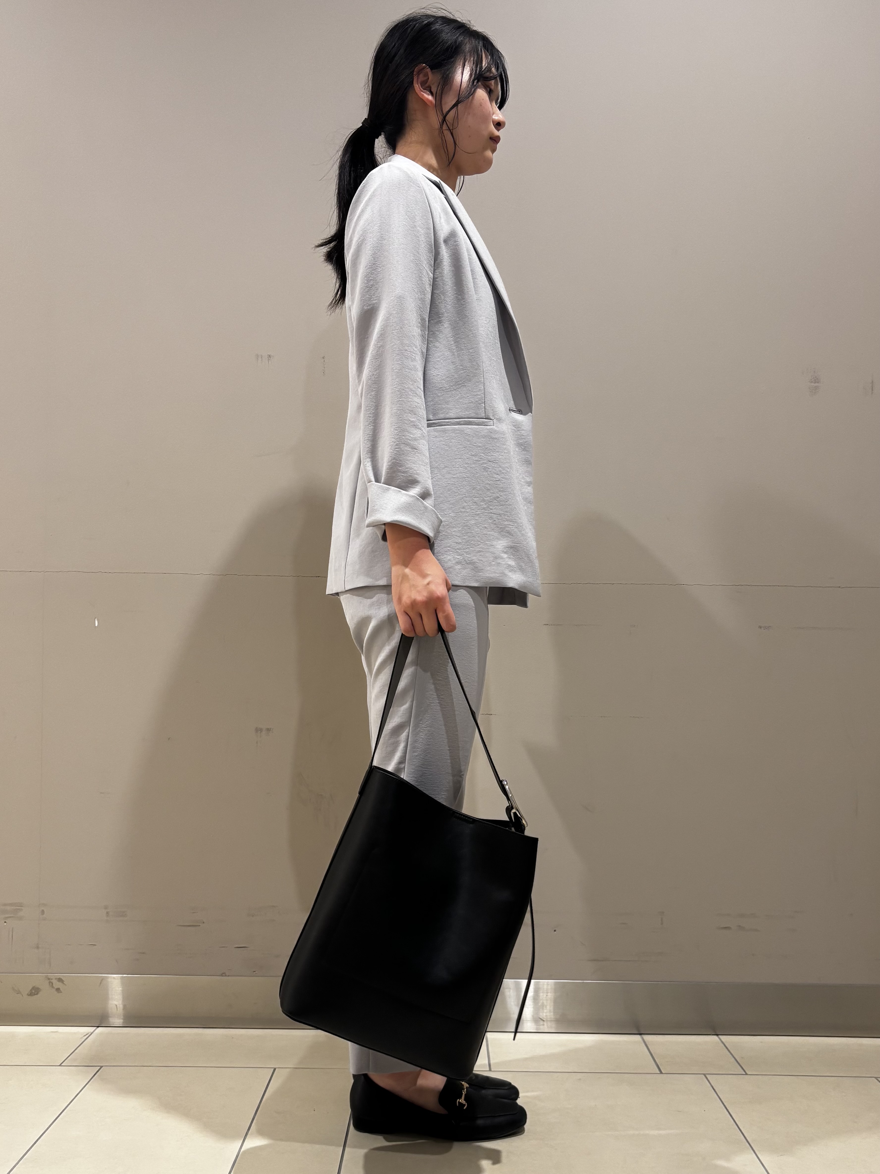 Misakiさんの「INDIVI｜【定番スーツ／UVケア／洗える】ウール調テーラードジャケット」を使ったコーディネート