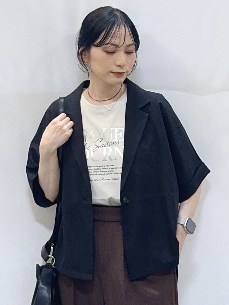 𝐇𝐢𝐫𝐨𝐦𝐢さんの「SHOO･LA･RUE｜【セットアップ可/洗濯後しわになりにくい/S-LL】半袖とろみテーラードジャケット」を使ったコーディネート