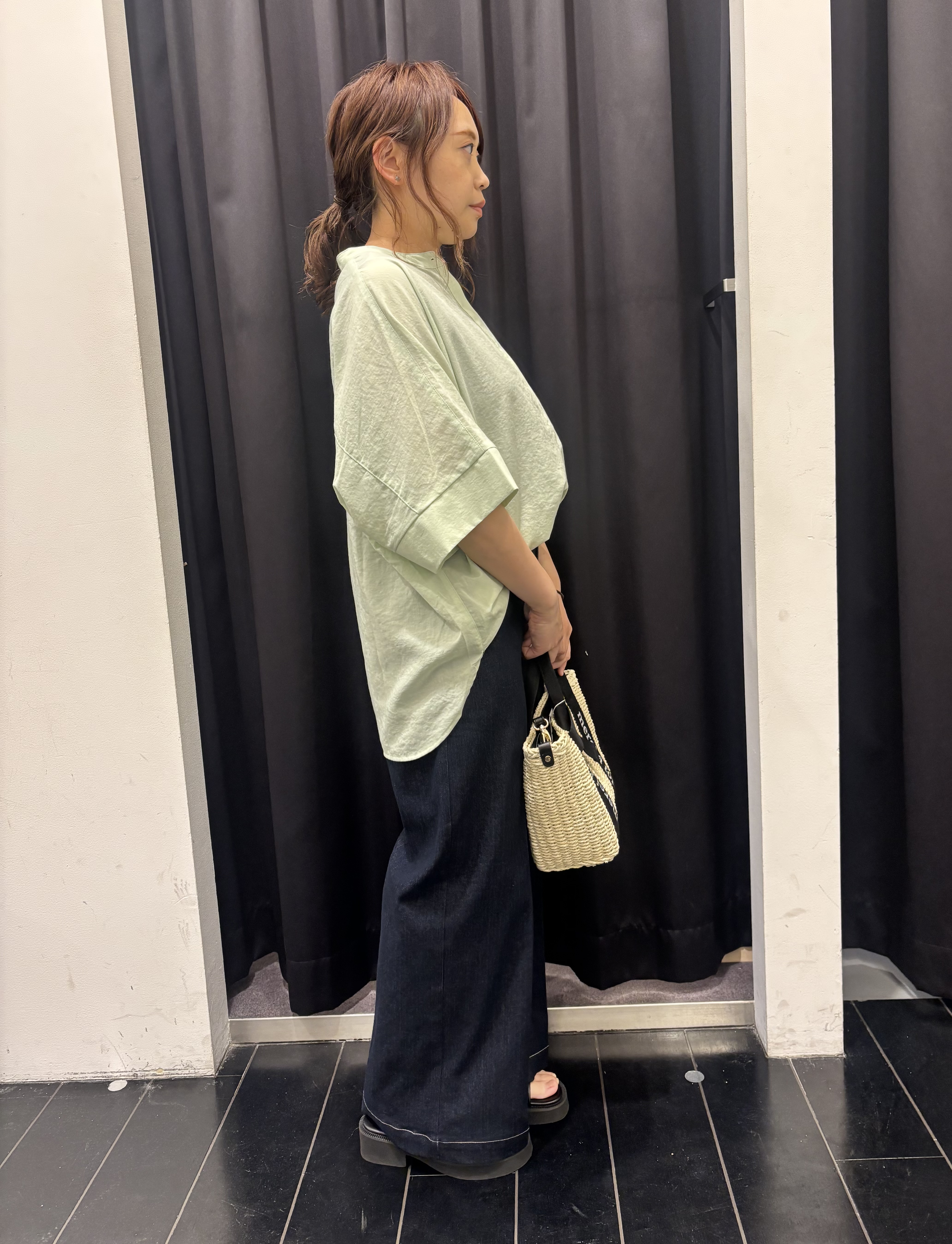 mameさんの「THE SHOP TK｜【高レビュー/体型カバー】さらっと快適 ドルマン5分袖ブラウス」を使ったコーディネート