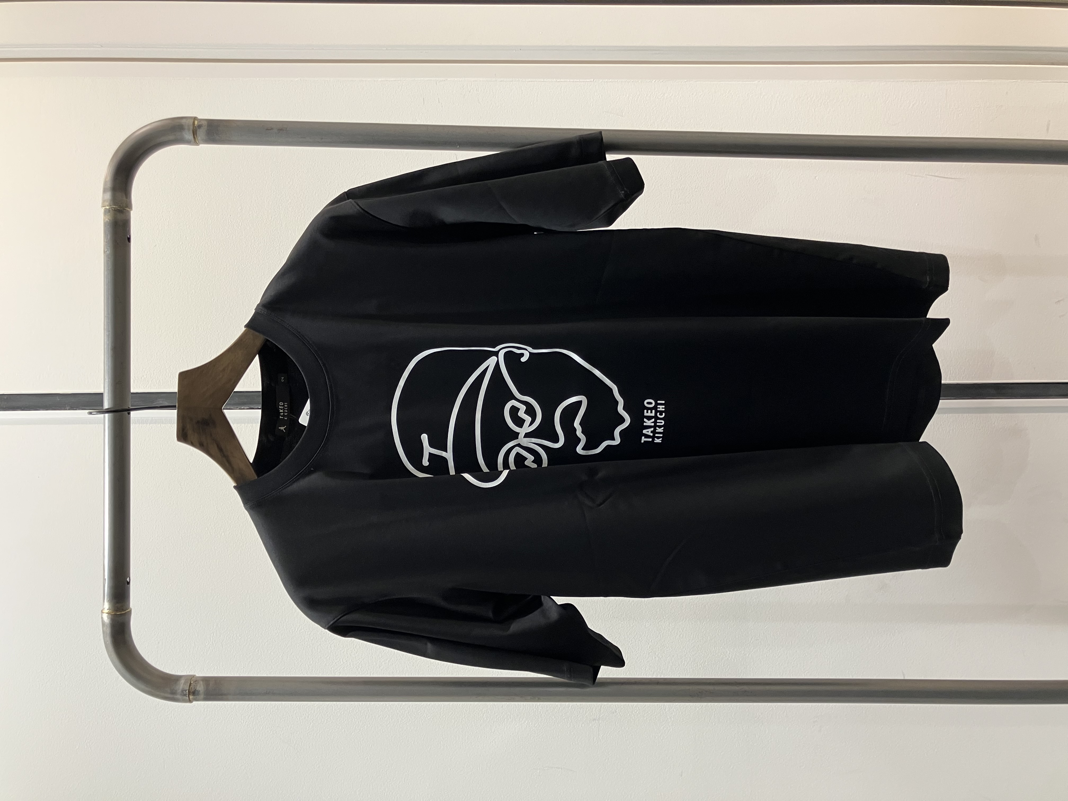 成田さんの「TAKEO KIKUCHI｜【BOWLER HAT LABEL】アイスクリアコットン ワンストローク 半袖Tシャツ」を使ったコーディネート