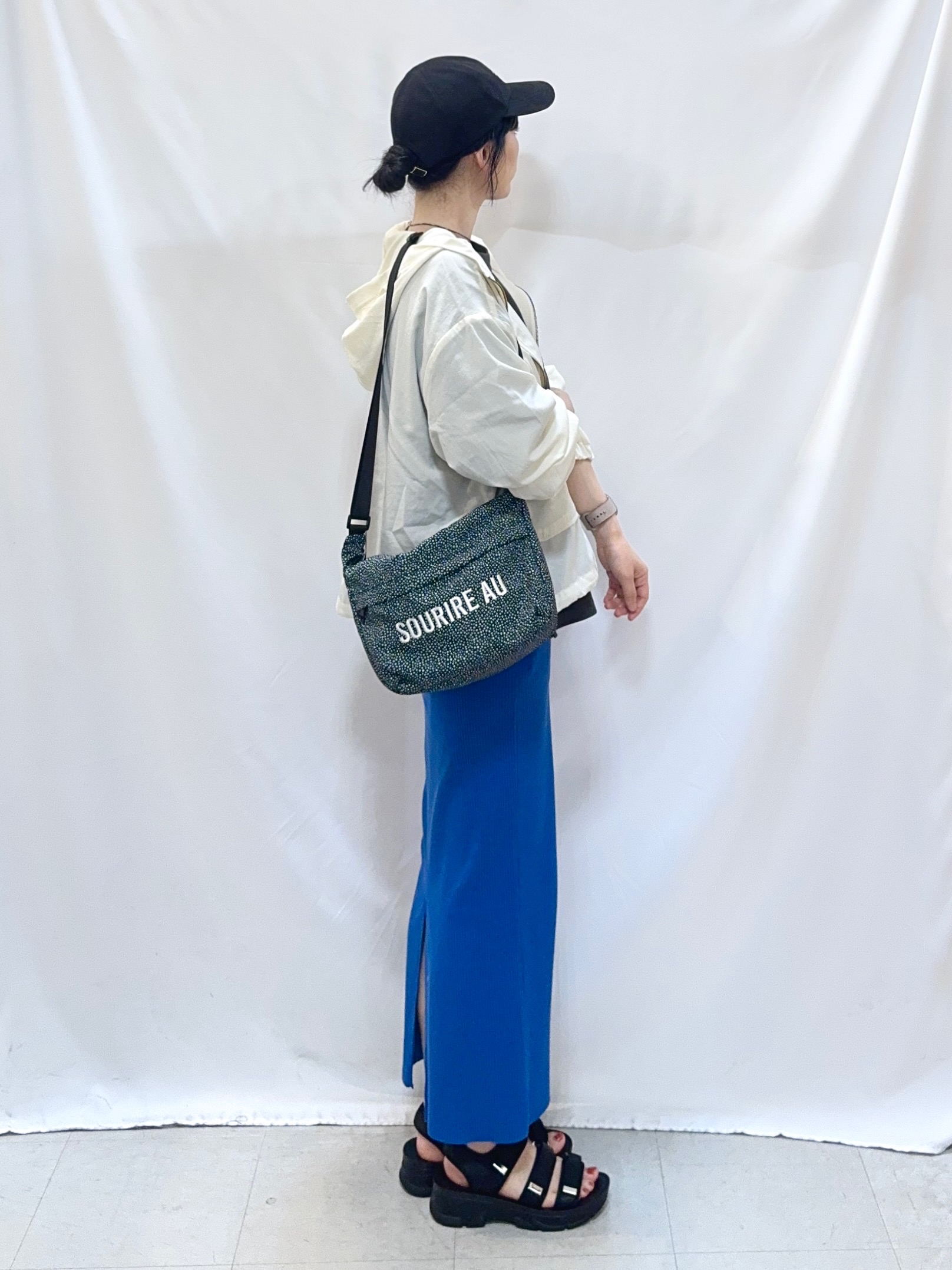 𝐇𝐢𝐫𝐨𝐦𝐢さんの「SHOO･LA･RUE｜【S-LL/UV】季節の変わり目に ゴールドパーツが上品なフード付きブルゾン」を使ったコーディネート